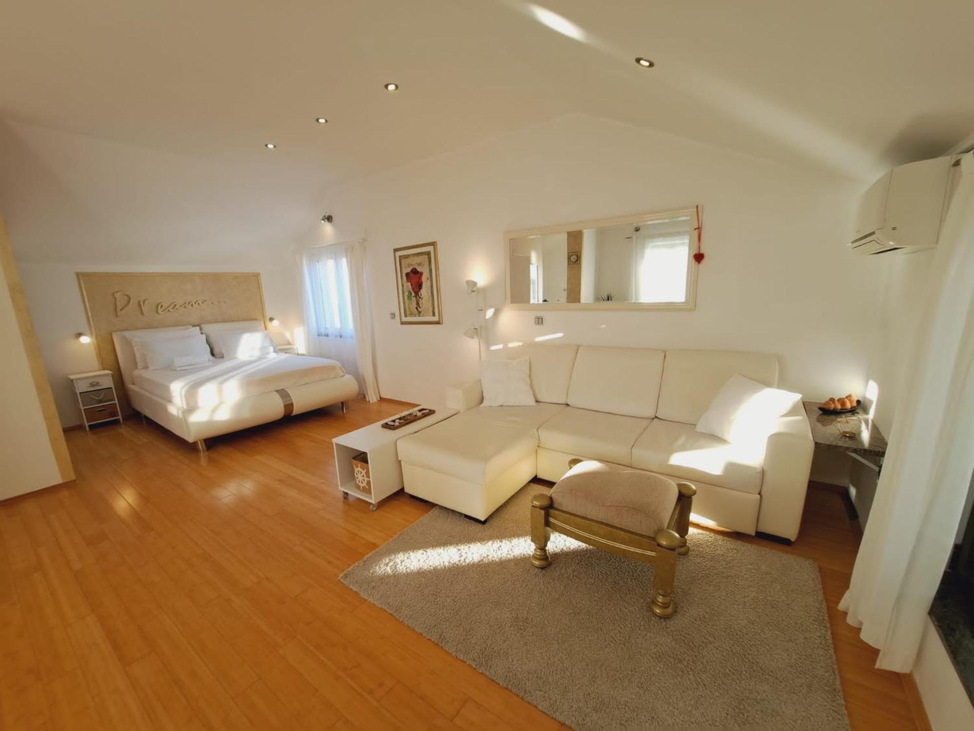 Deluxe King Studio