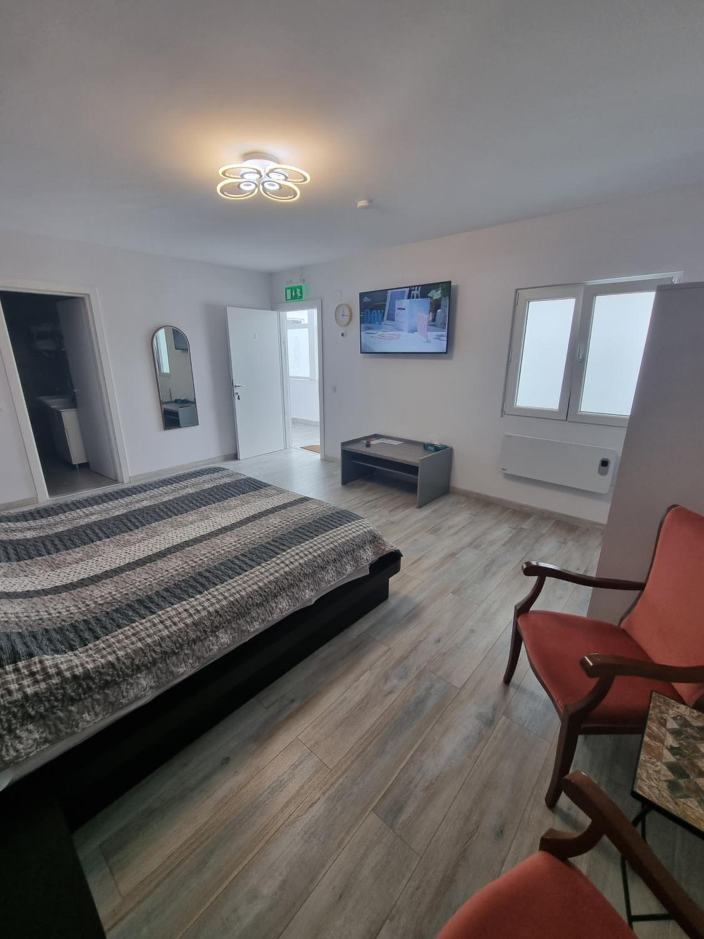 Superior King Room - Photo 8