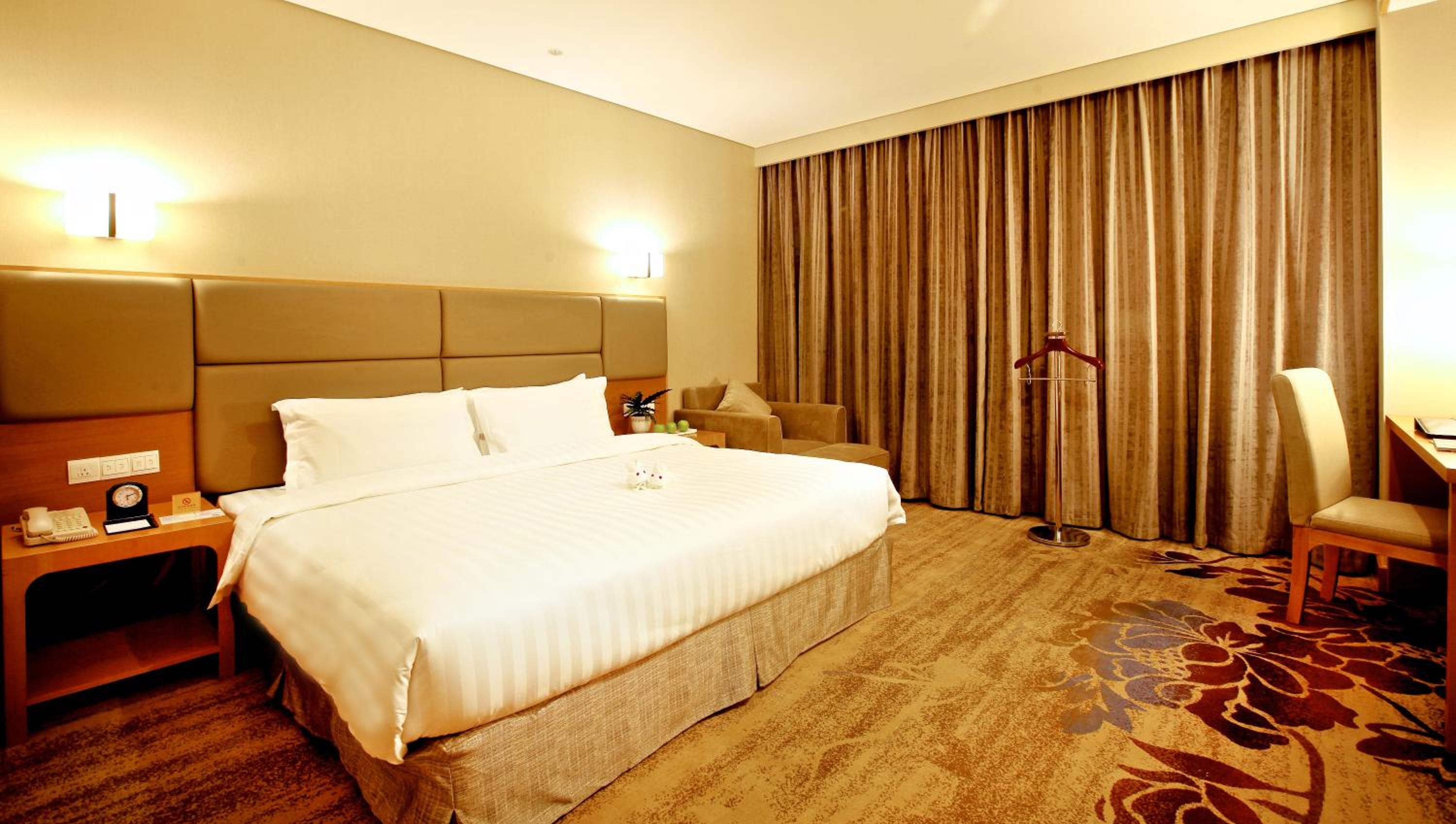 Executive King Room - Non-Smoking photo 3