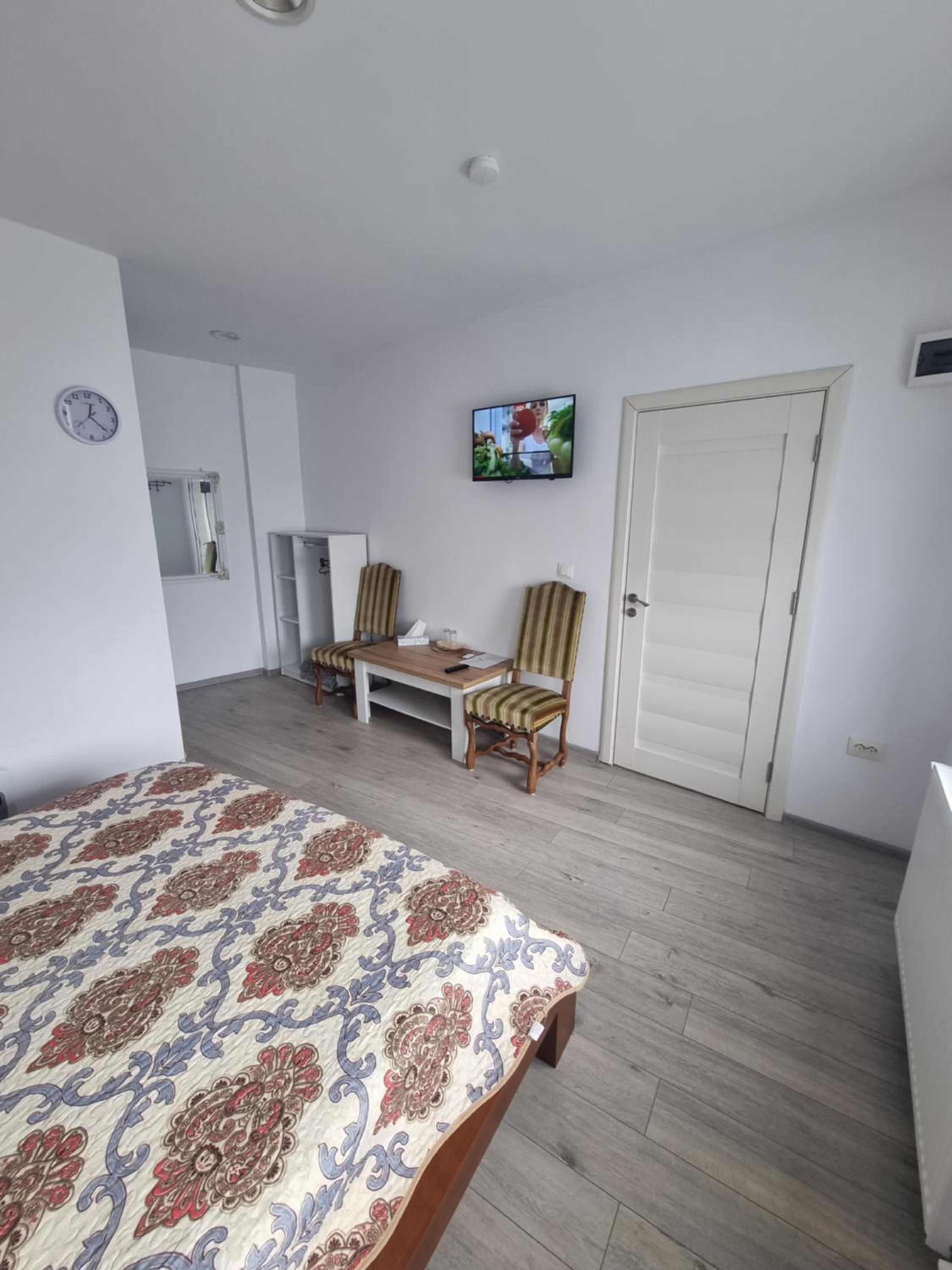 Double Room - Photo 5