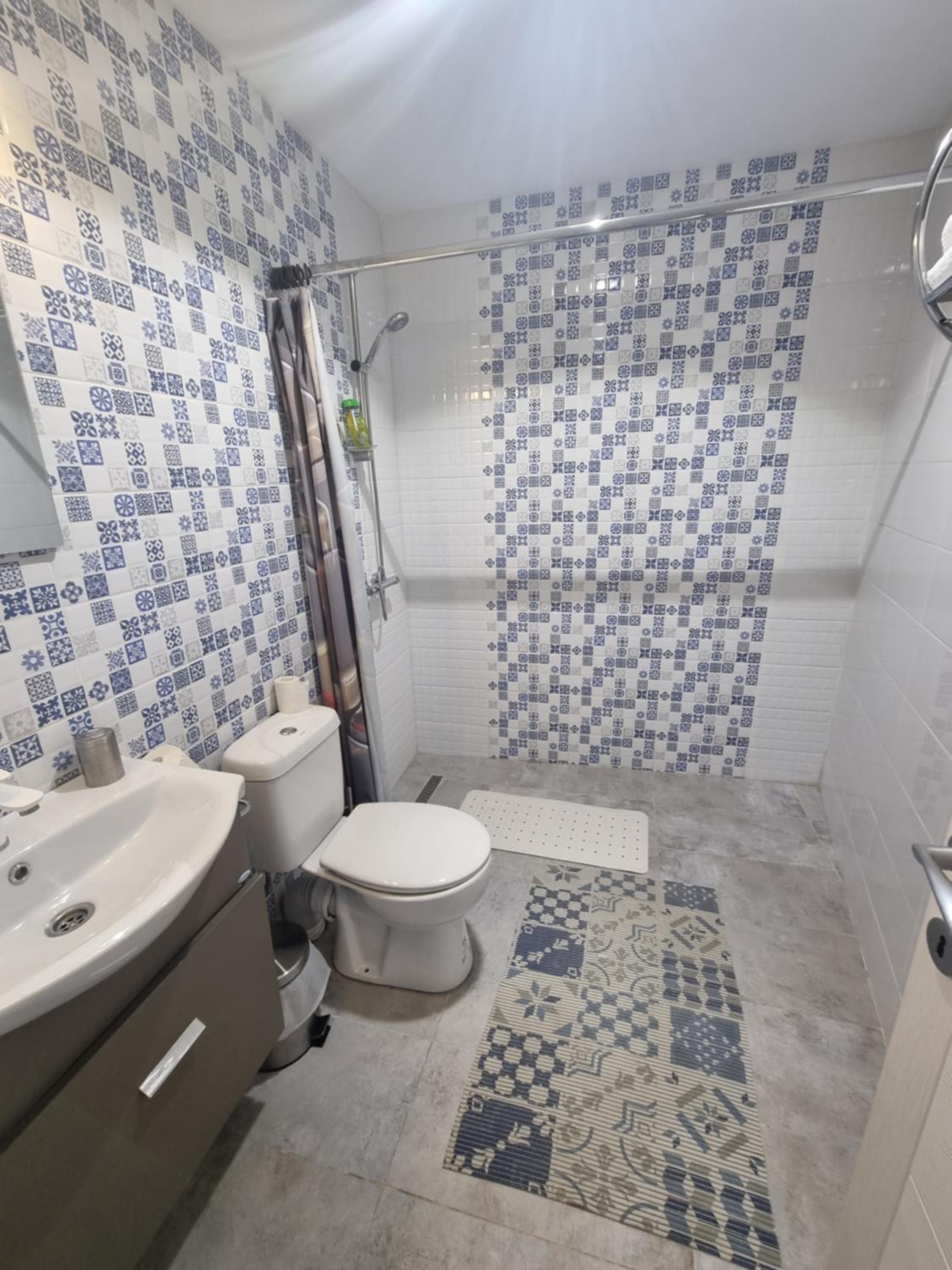 Double Room - Photo 7