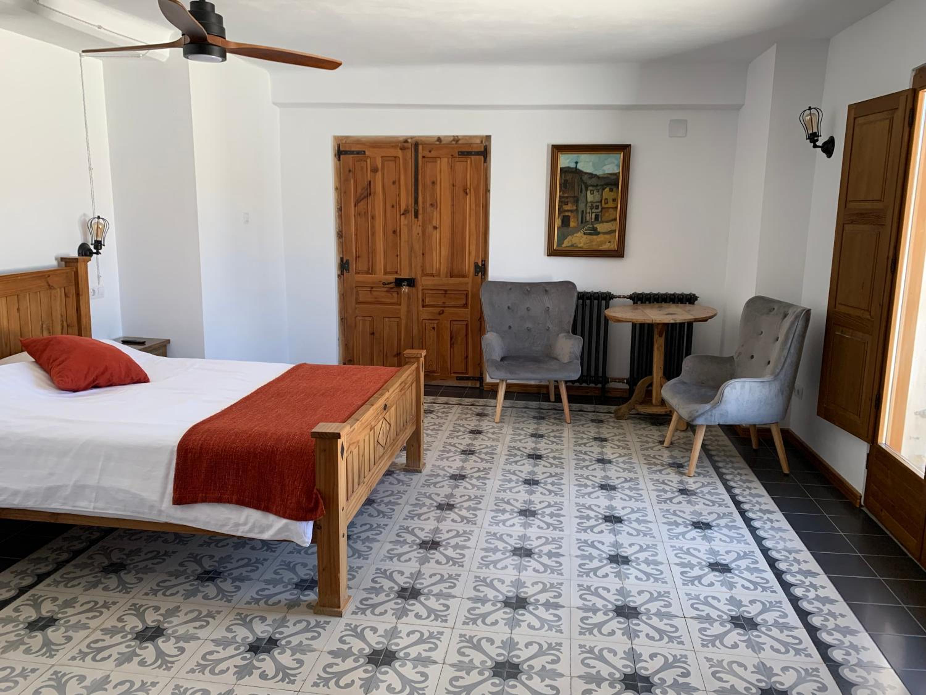 Double Room with Balcony - Photo 7