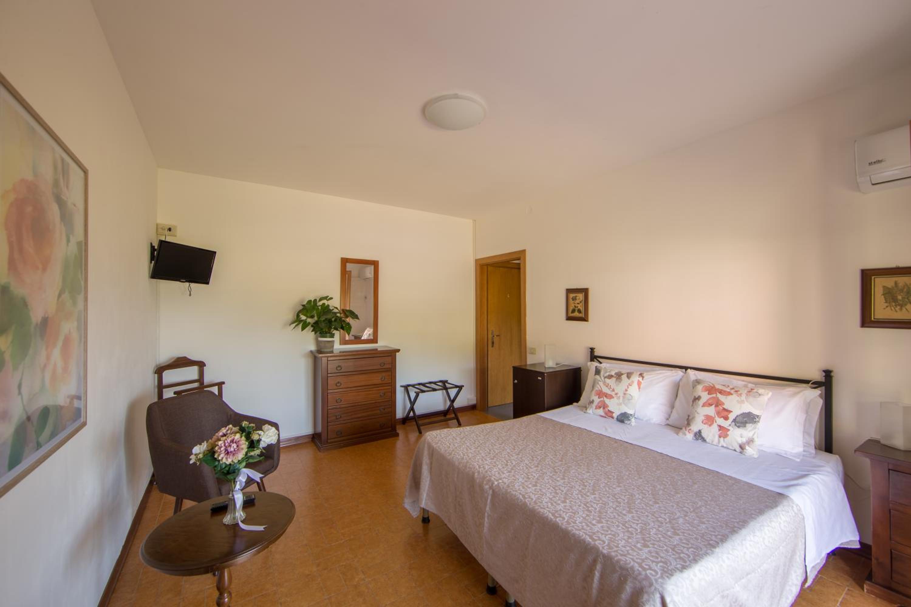 Double or Twin Room with Sea View photo 1