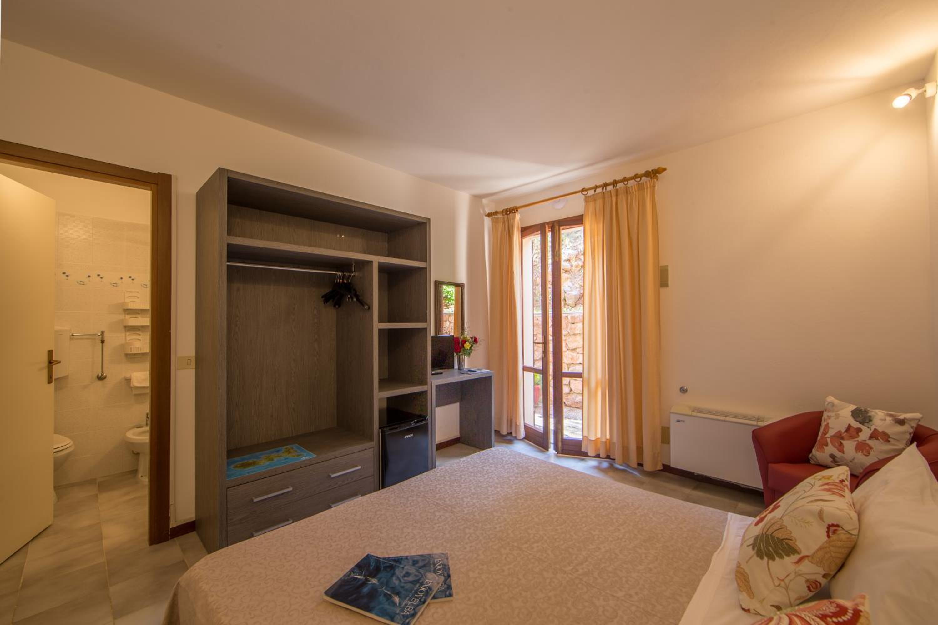 Economy Double or Twin Room photo 3