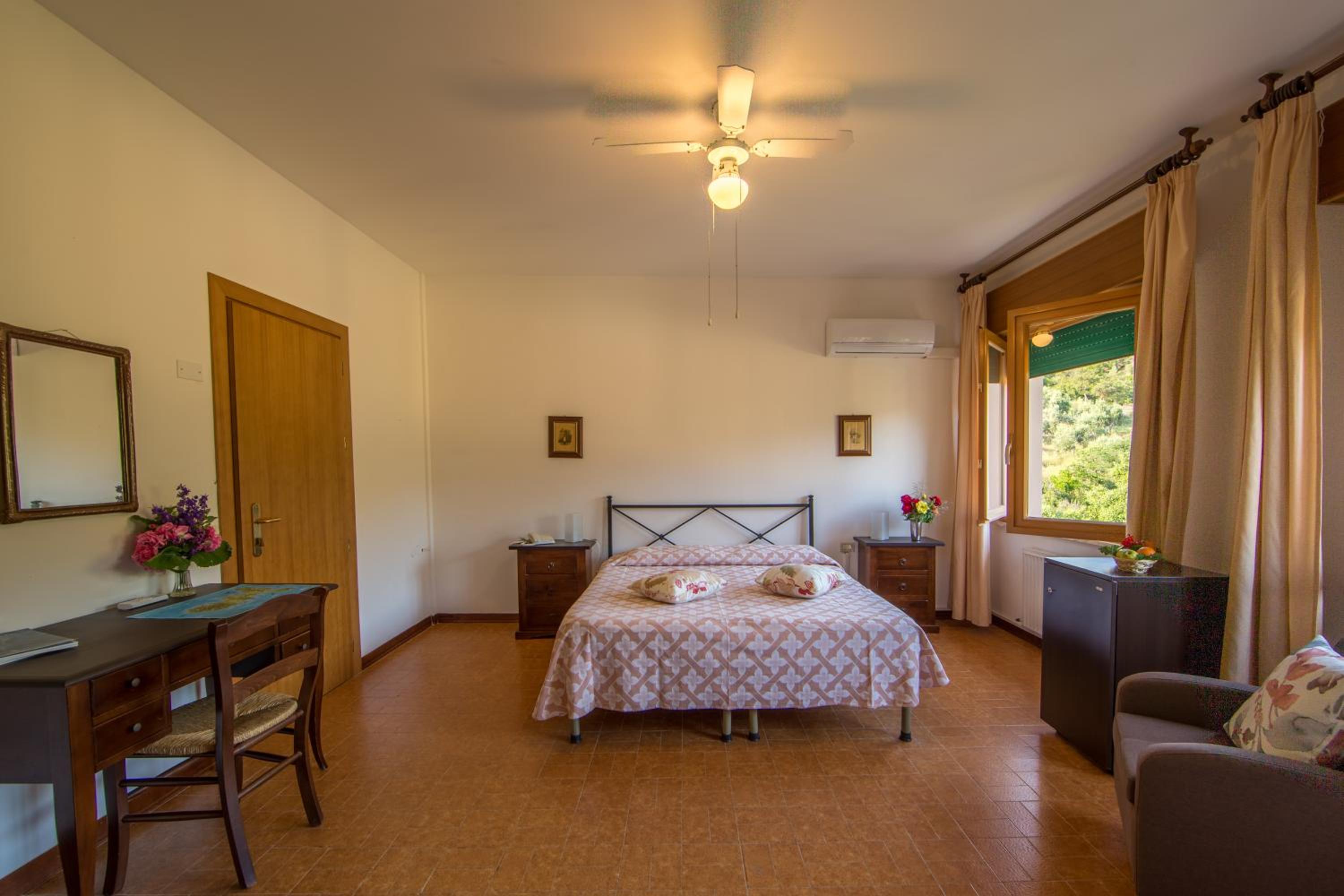 Double or Twin Room with Mountain View photo 2