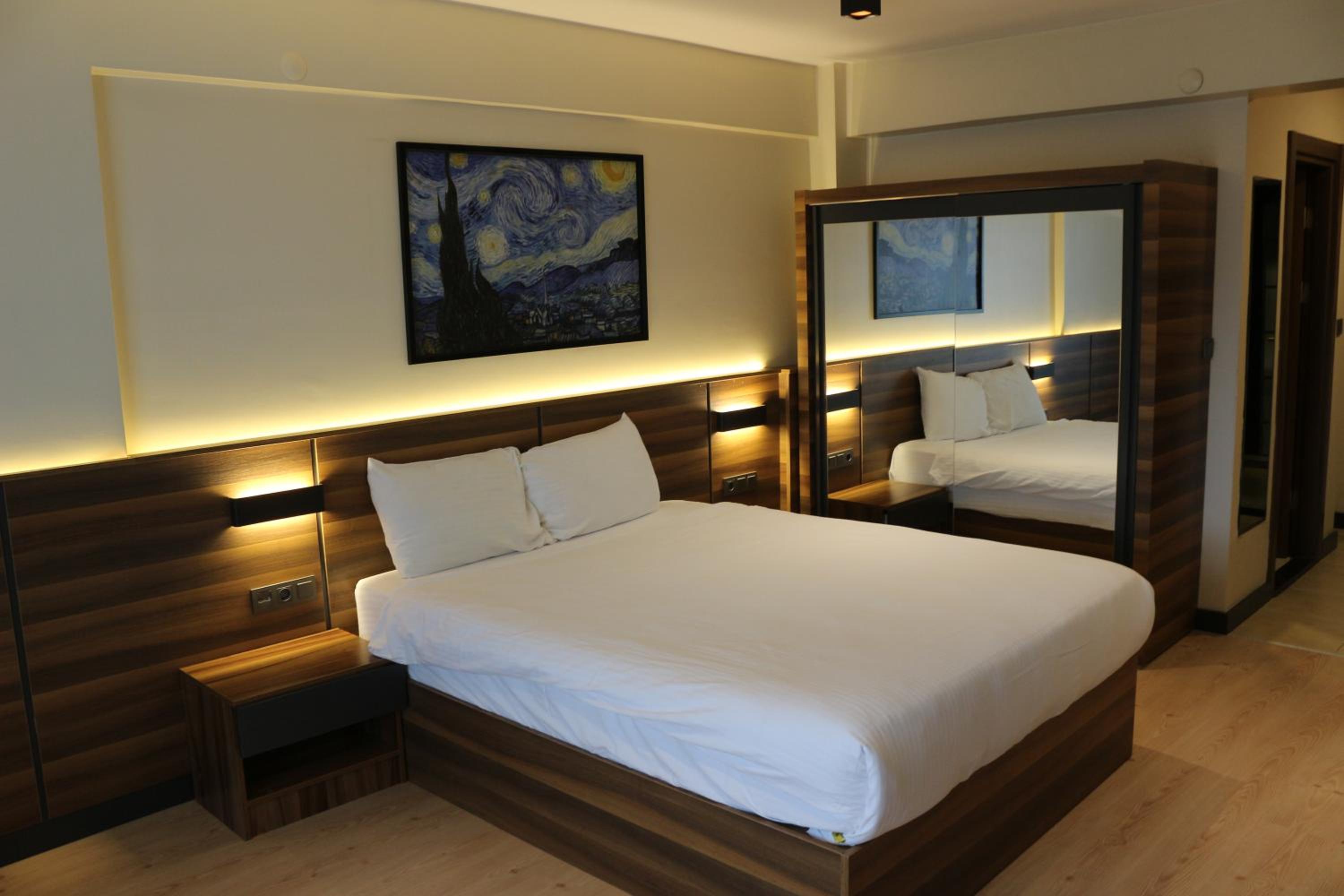 Large Double Room - Photo 2
