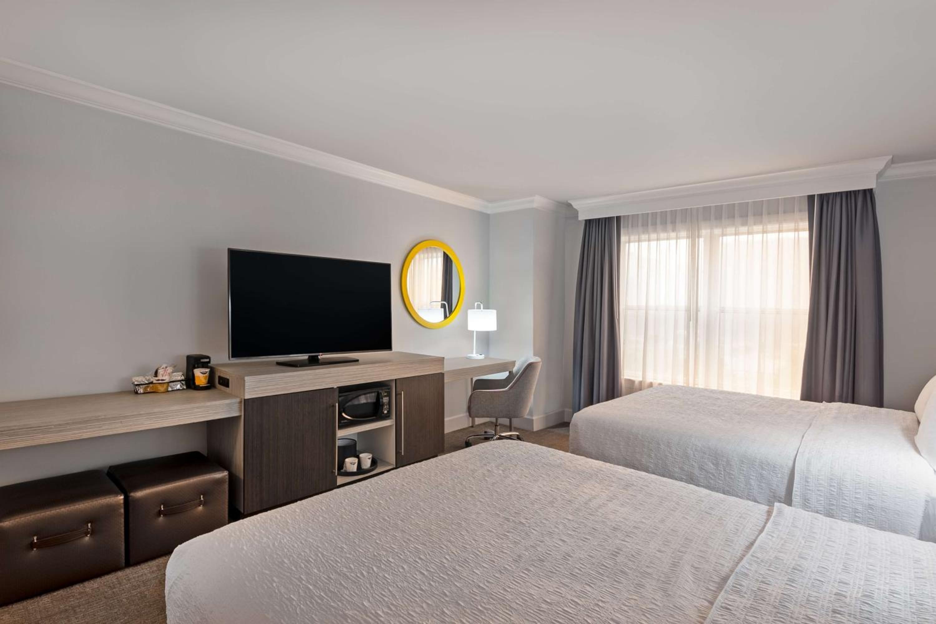 Room with Two Queen Beds - Non-Smoking - Photo 1