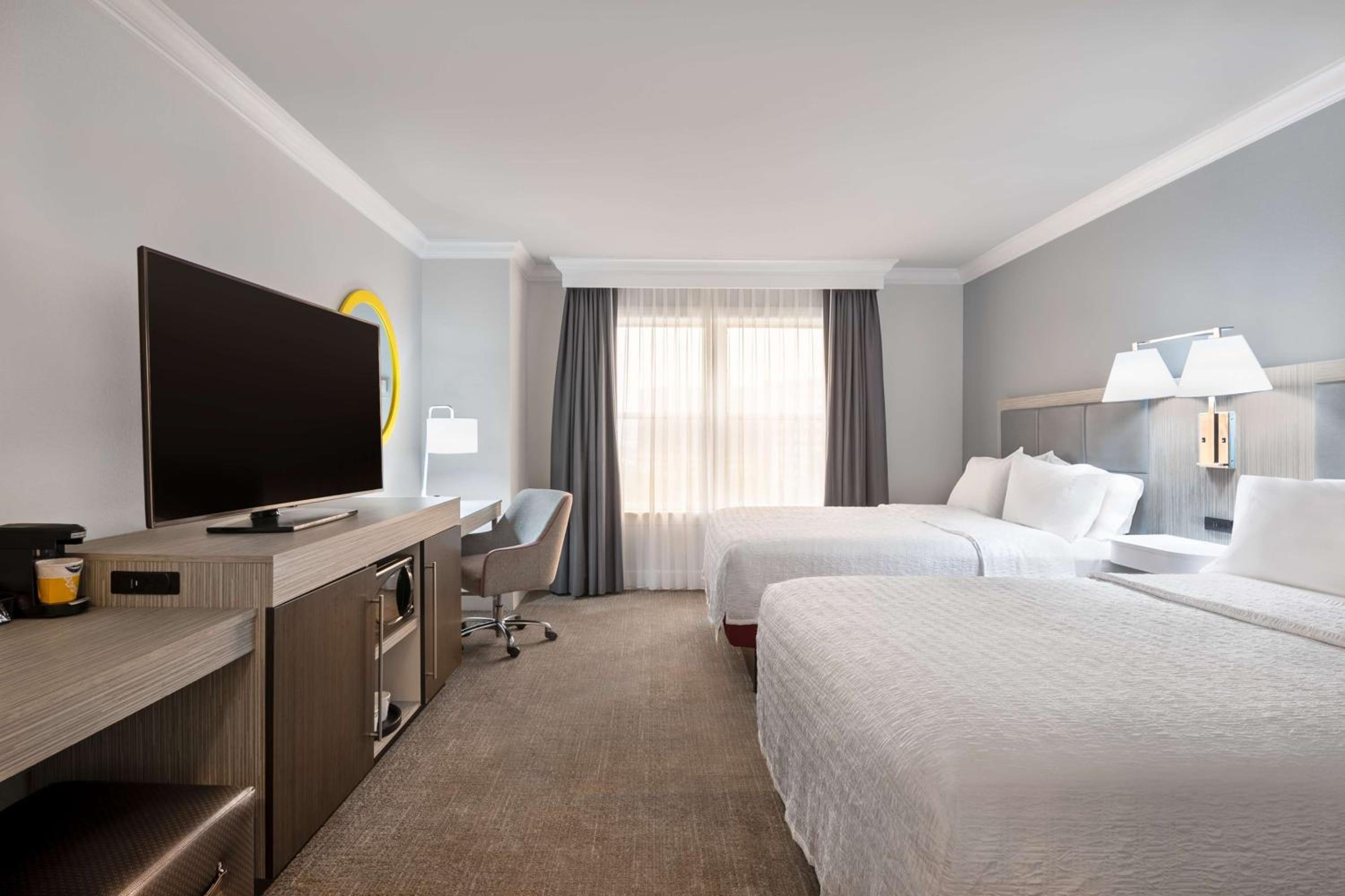 Room with Two Queen Beds - Non-Smoking - Photo 3