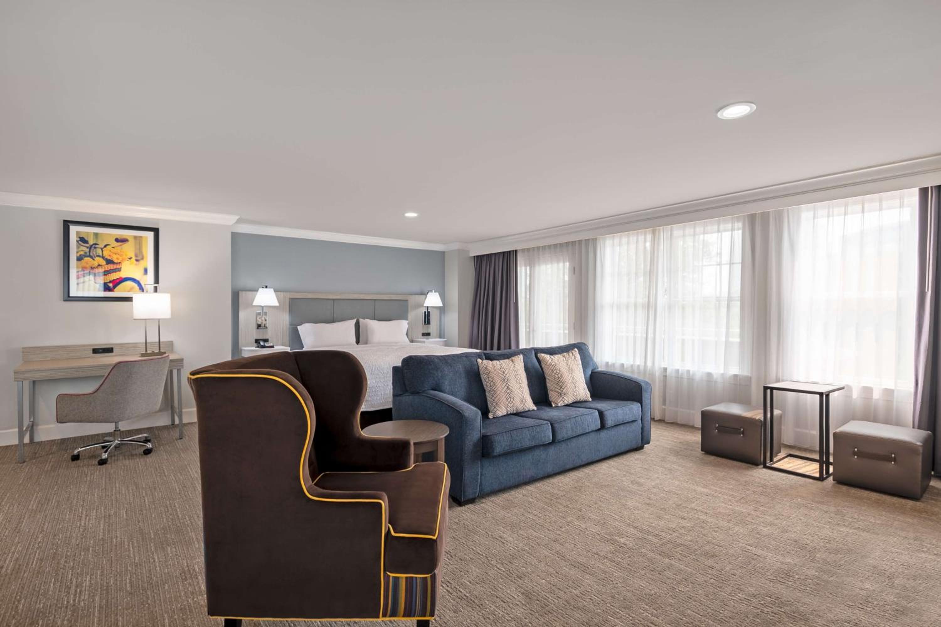 King Suite - Non-Smoking - Photo 5
