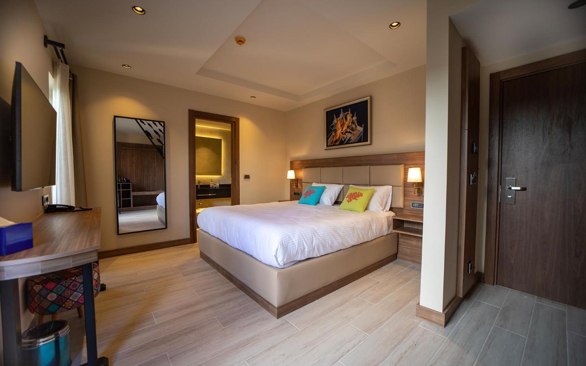 Deluxe Double or Twin Room - Photo 19