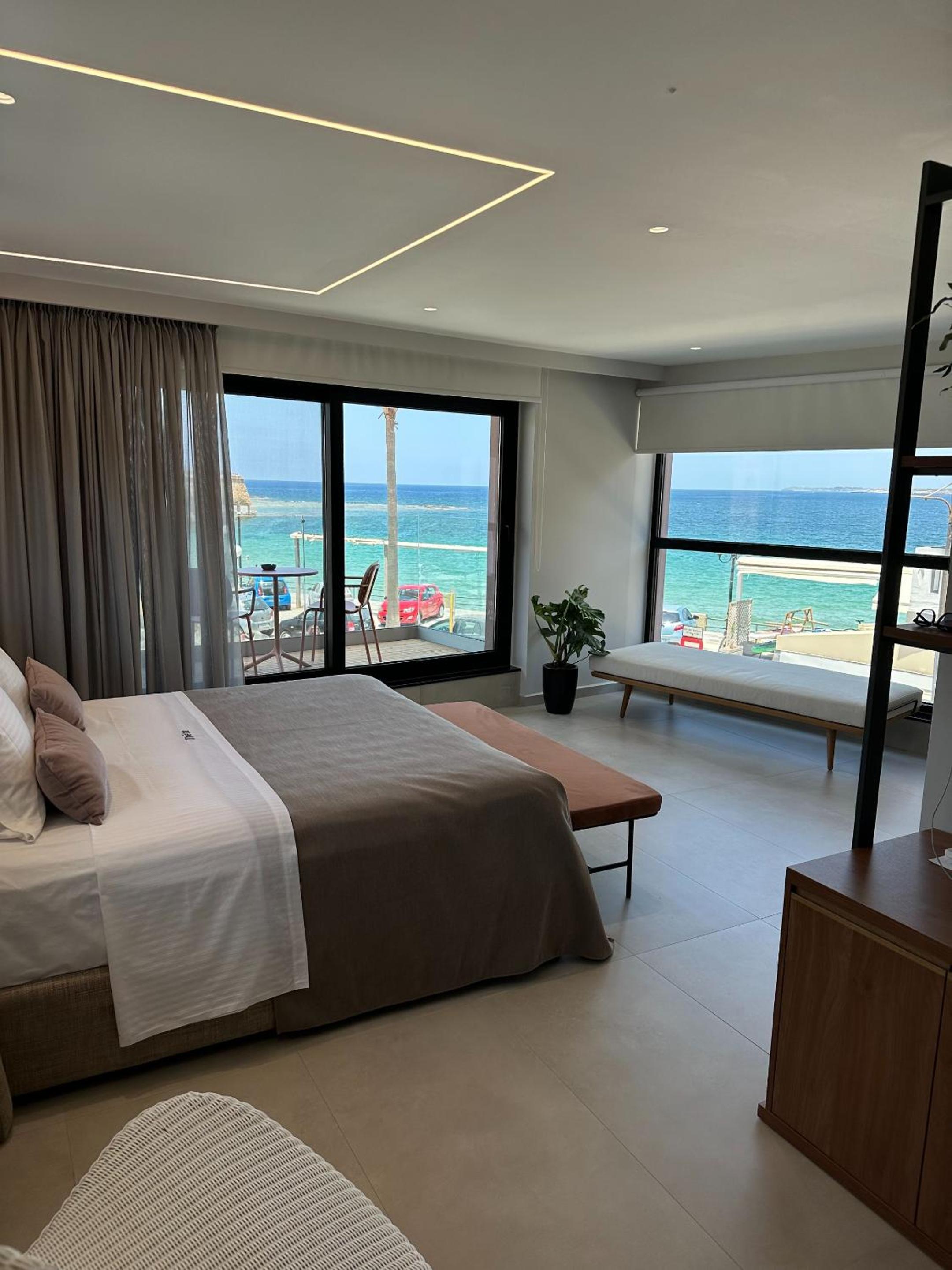 Double Room with Balcony and Sea View photo 3