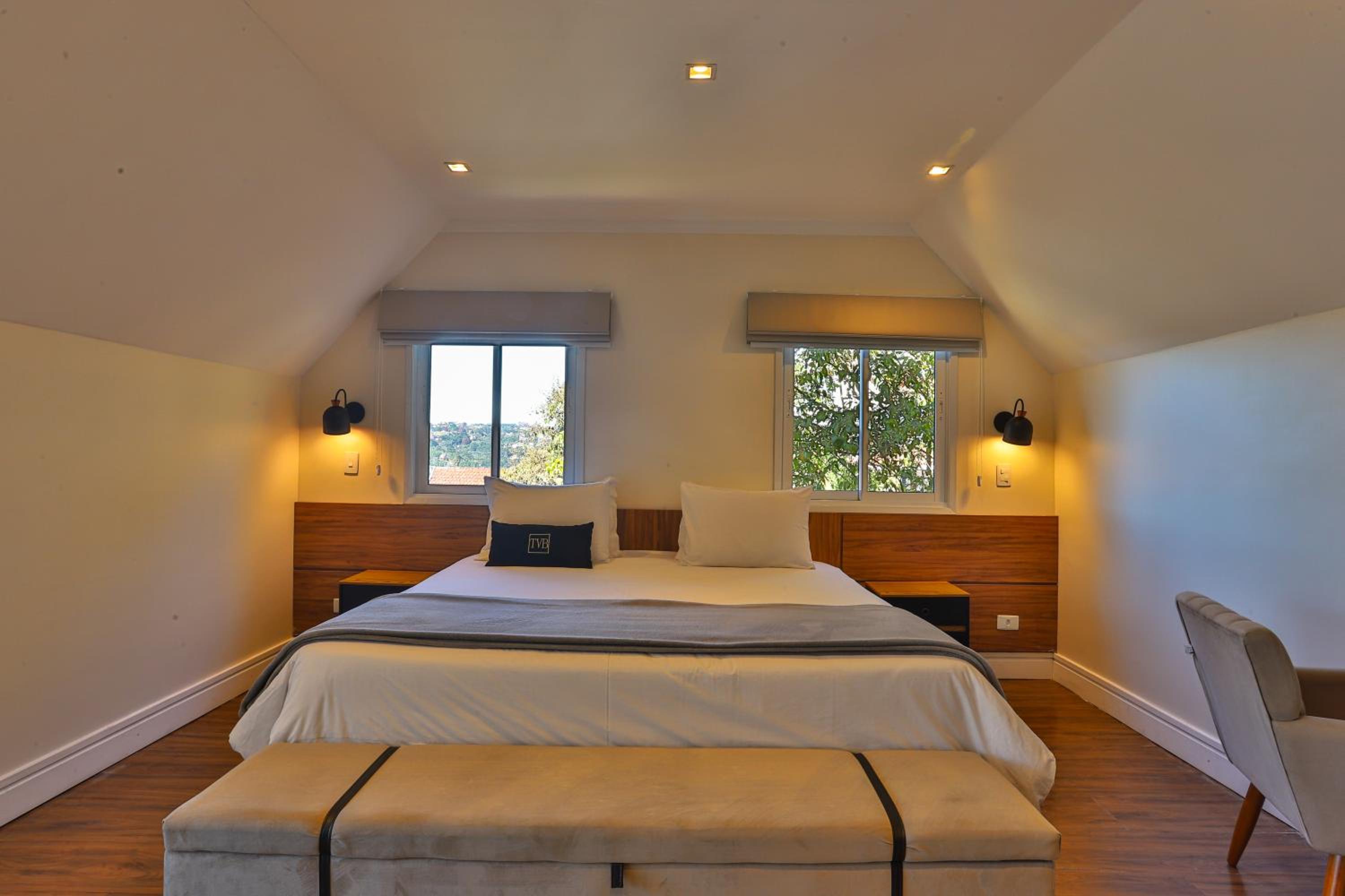Deluxe Double Room with Bath photo 3