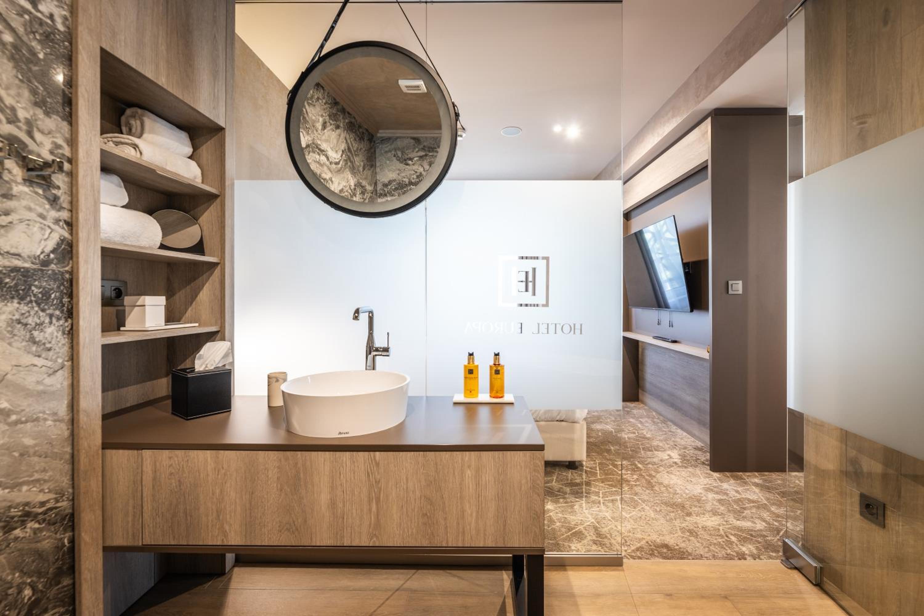 Deluxe Suite - Photo 27