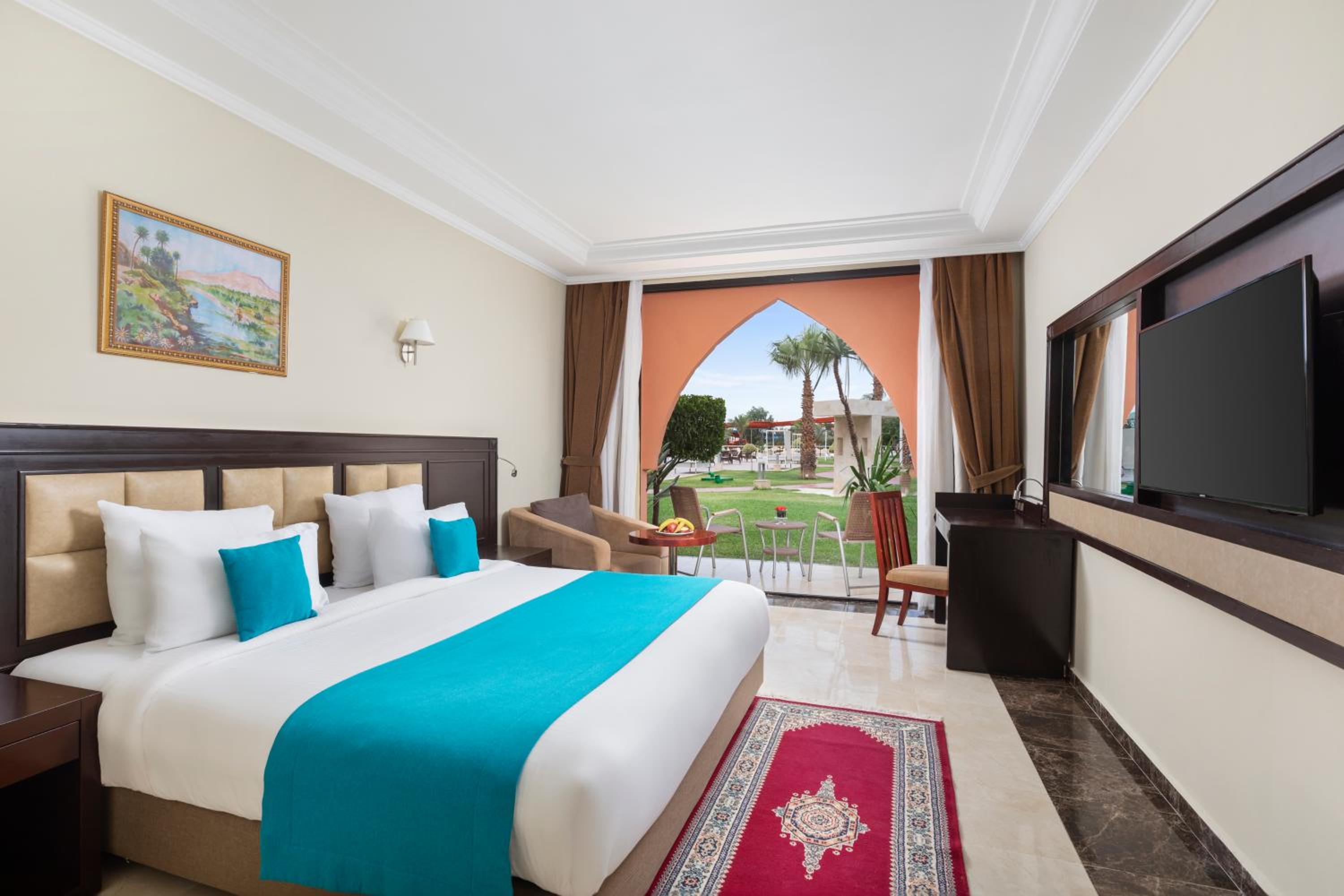 Deluxe Double Room with One Double Bed and 2 Adults Occupancy (Non Smoking) thumbnail 5