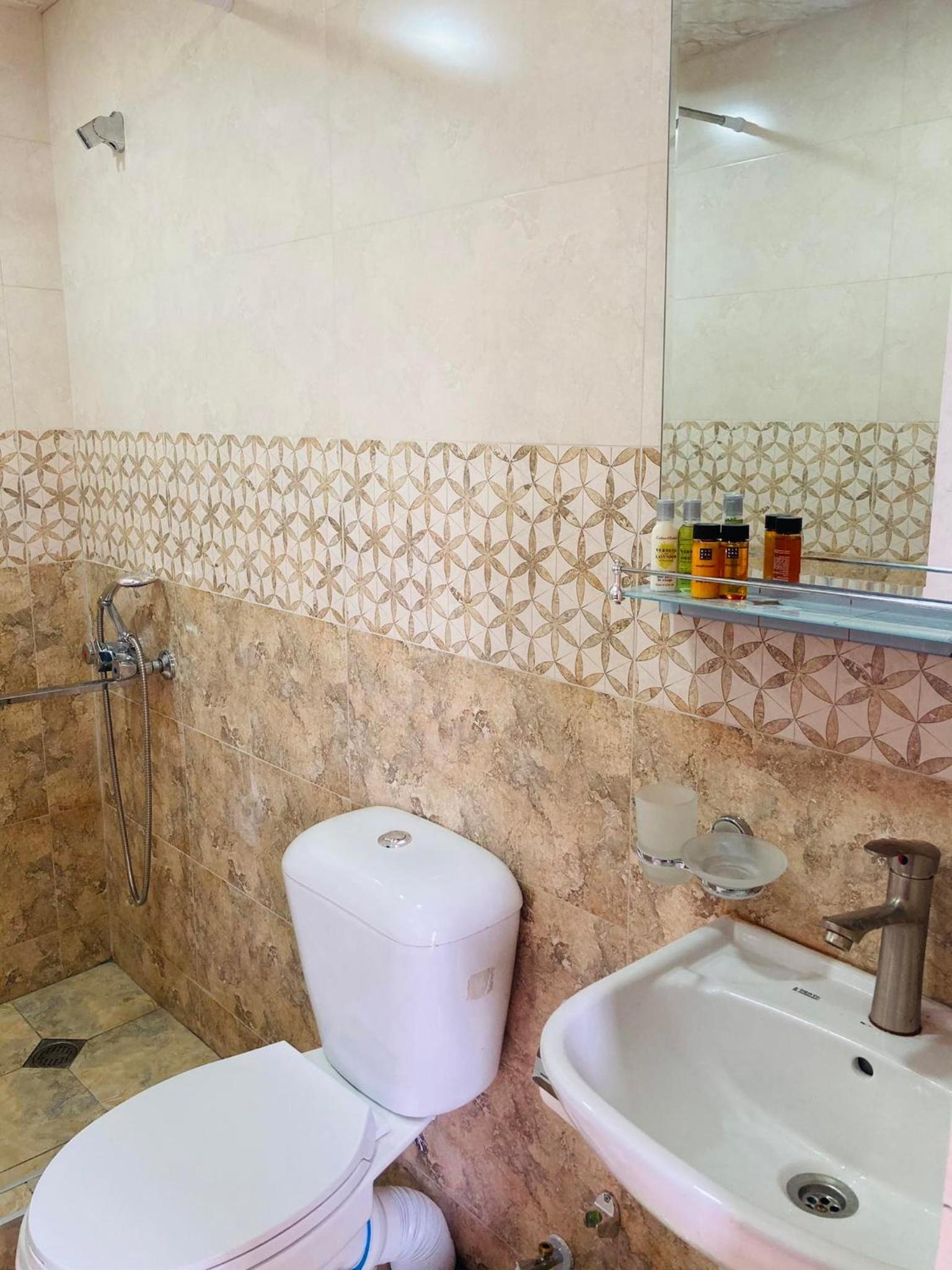 Family Room with Private Bathroom photo 2