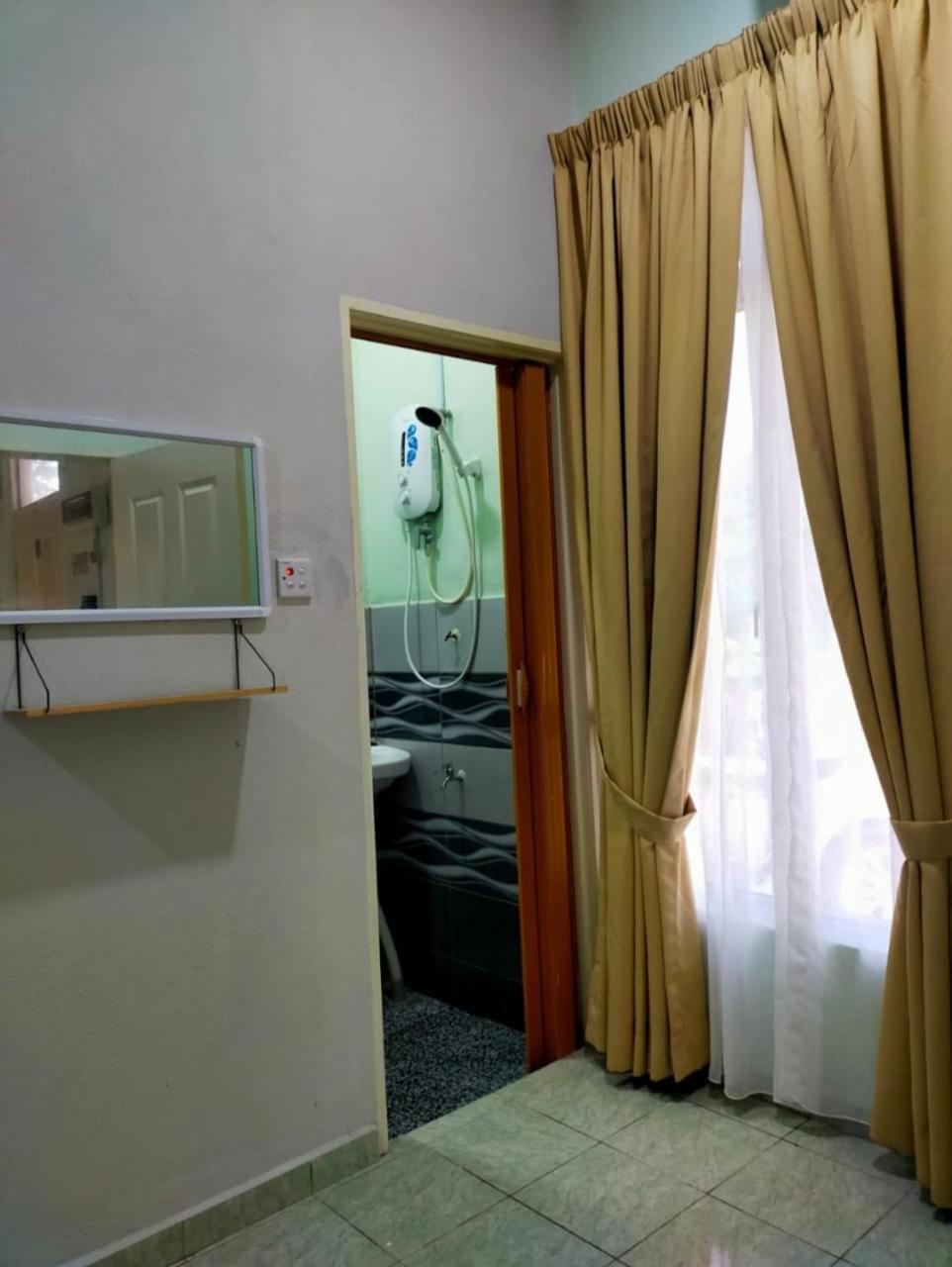 Three-Bedroom House photo 3