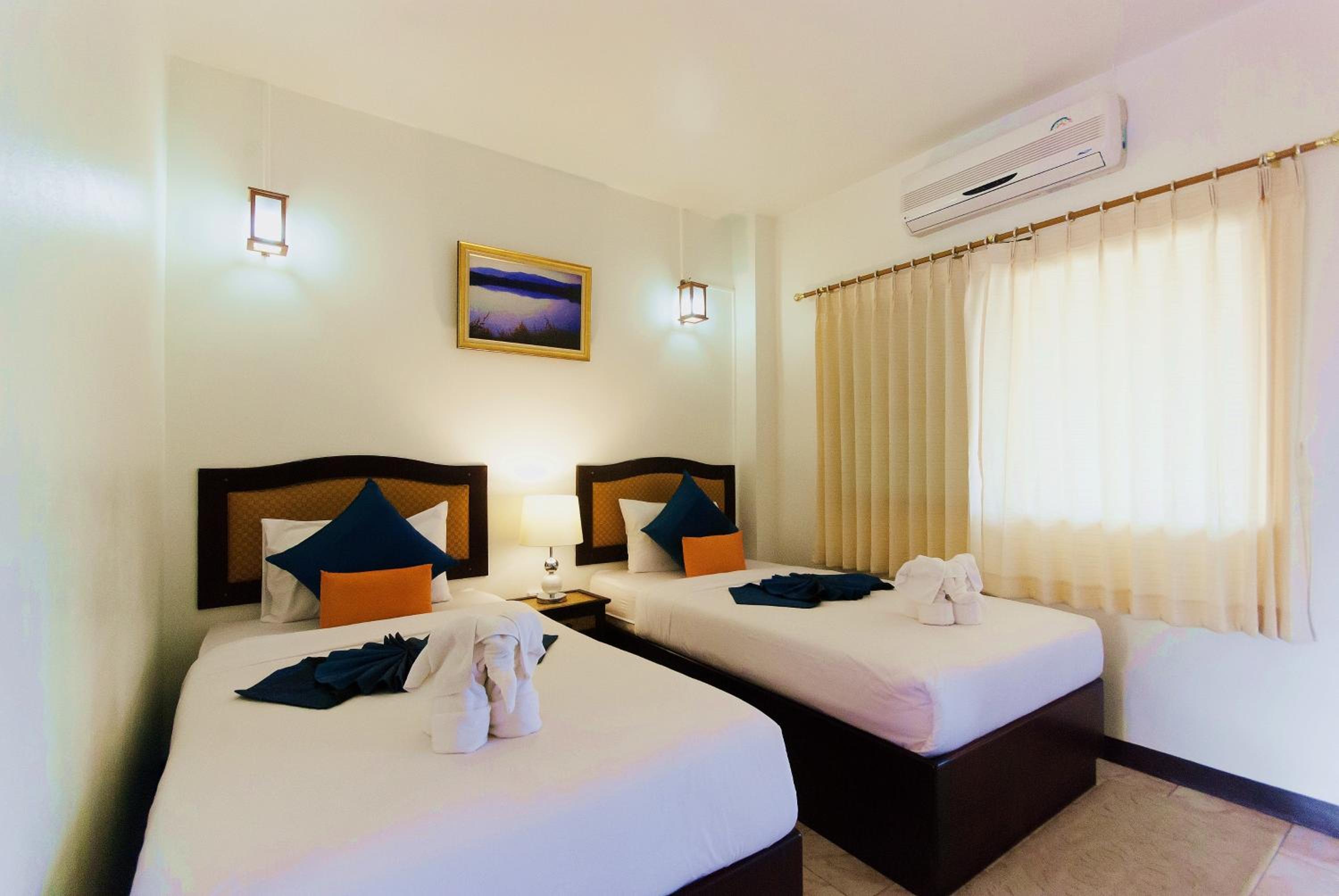 Standard Twin Room with River View - Photo 1