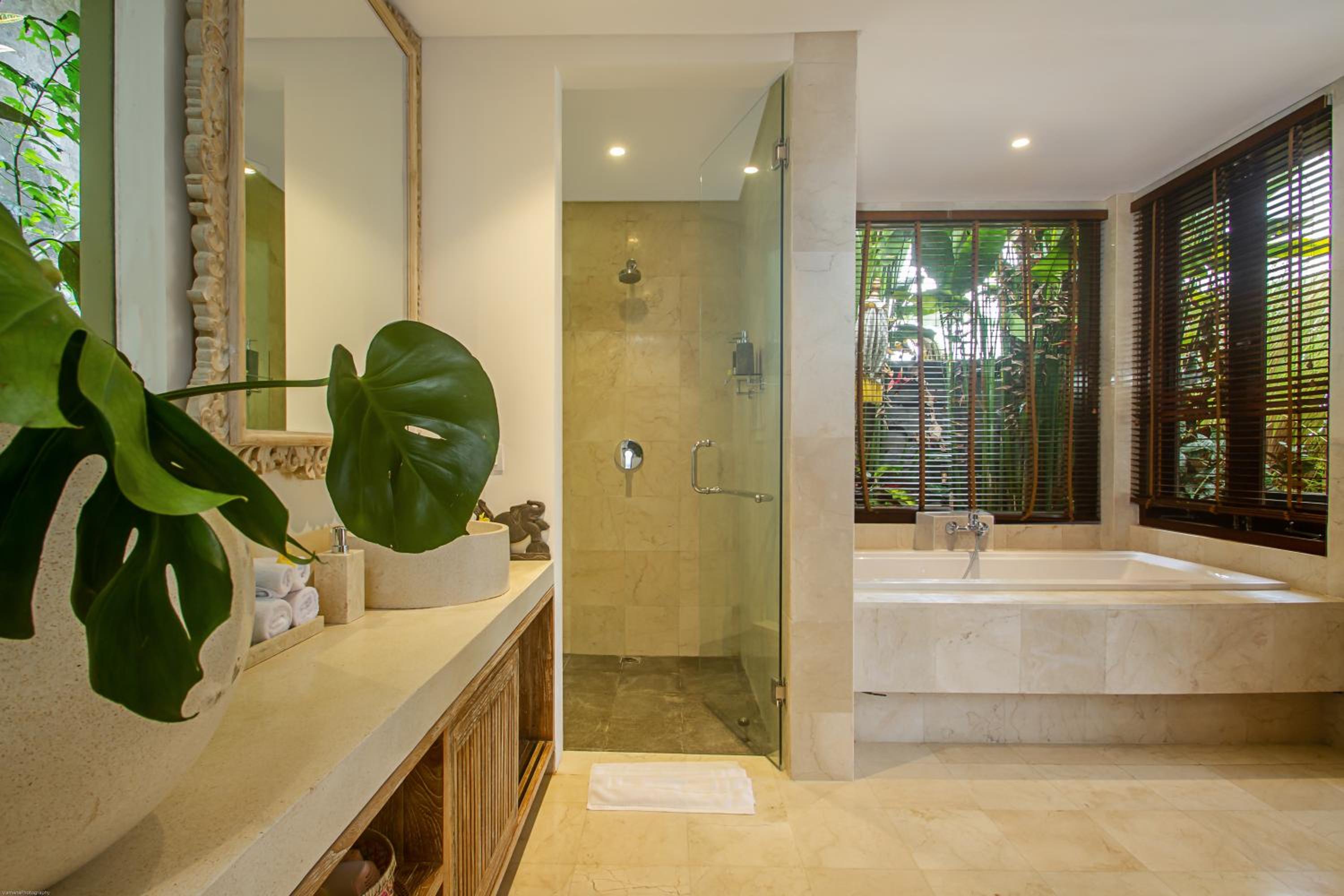 Suite with Balcony - Photo 7
