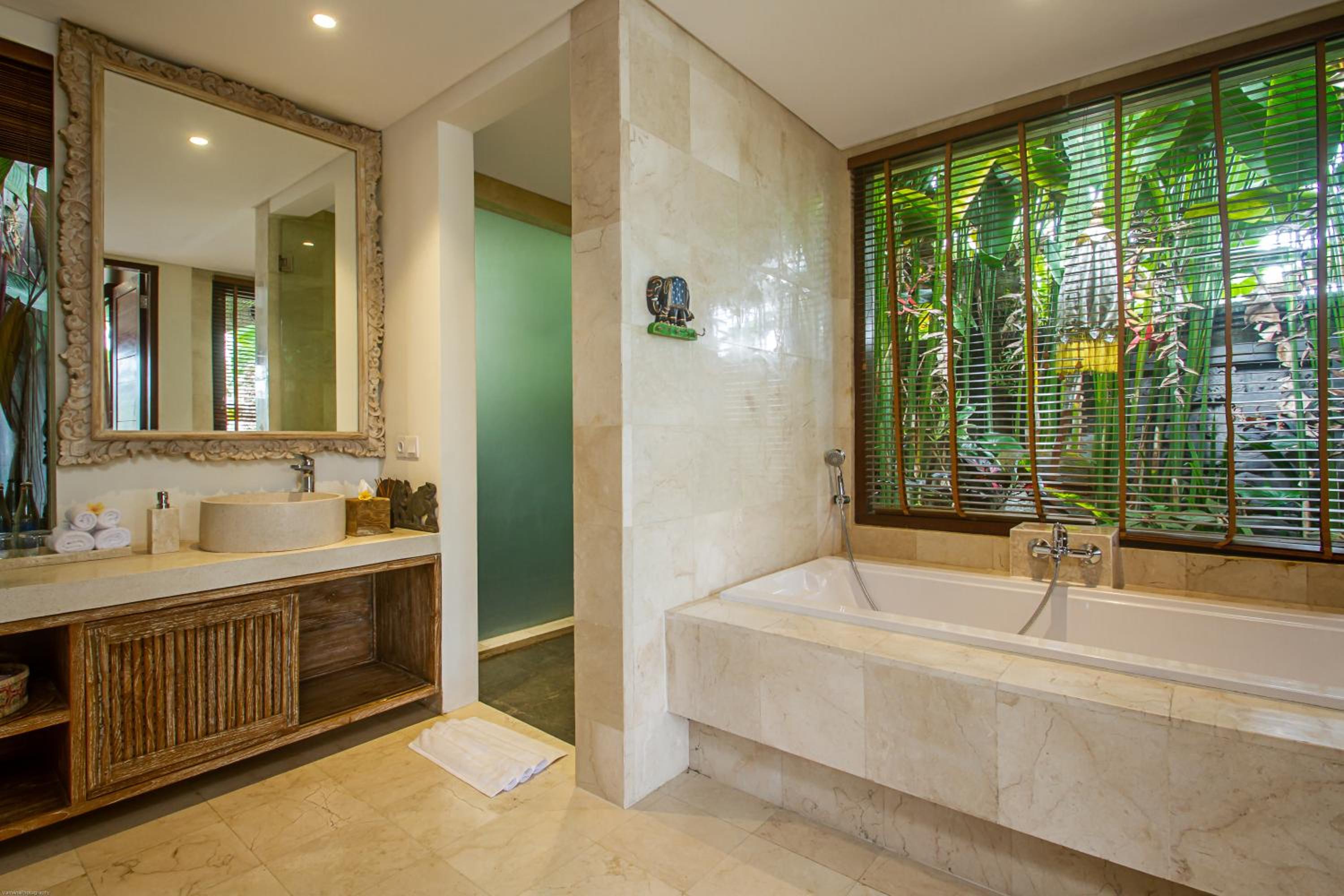 Suite with Balcony - Photo 6