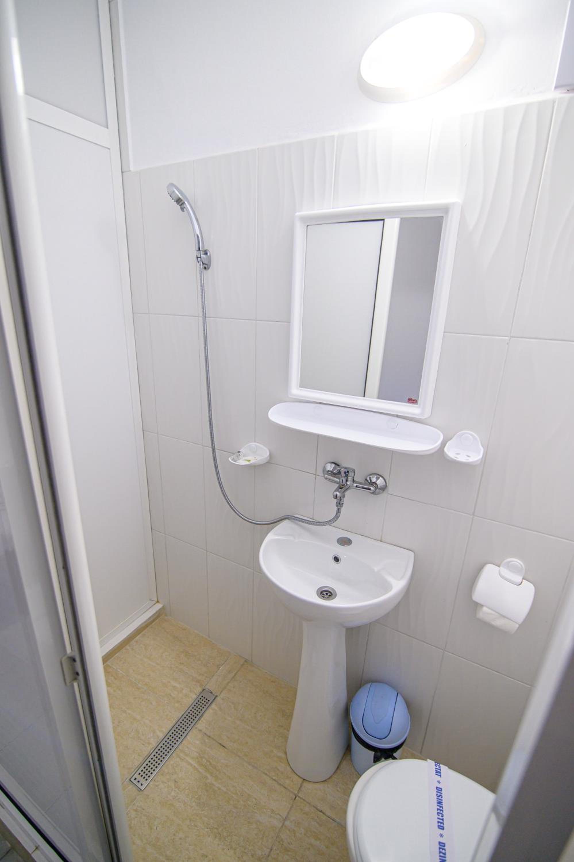 Double Room - Photo 8