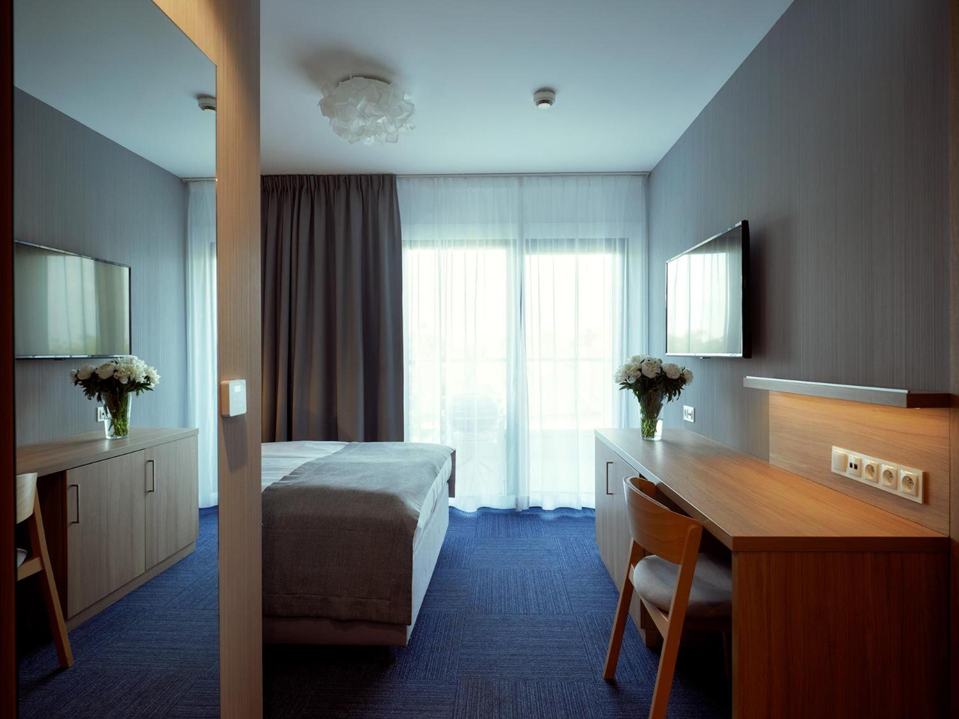Budget Double Room without Sea View (bed dimensions 140x200 cm) photo 3