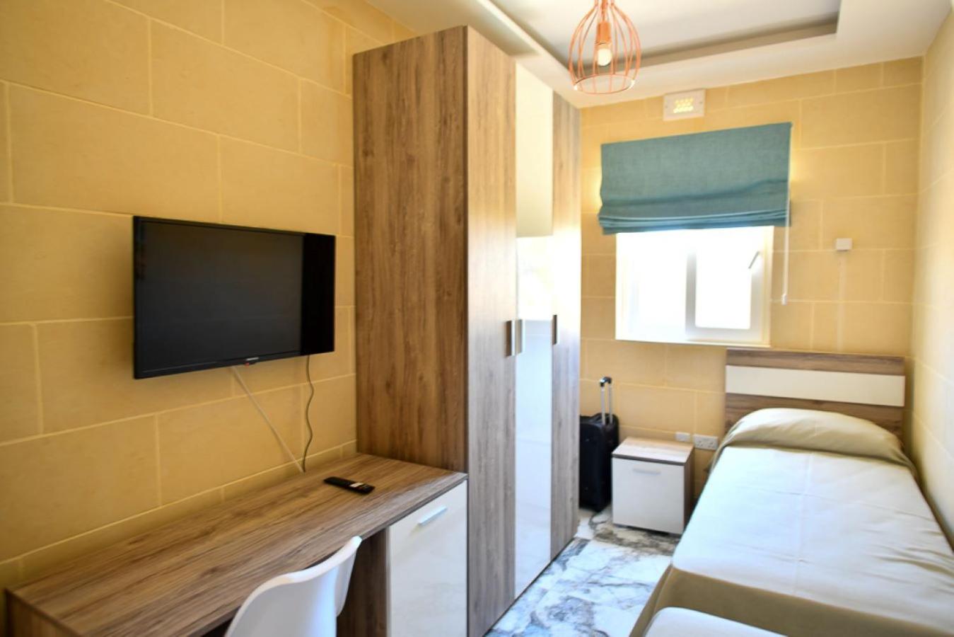 Budget Twin Room photo 2