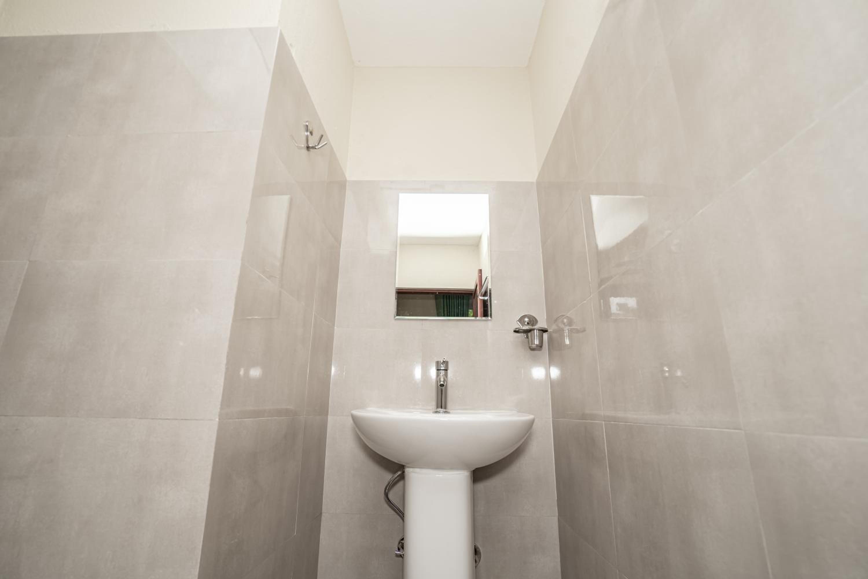Budget Double Room - Photo 21