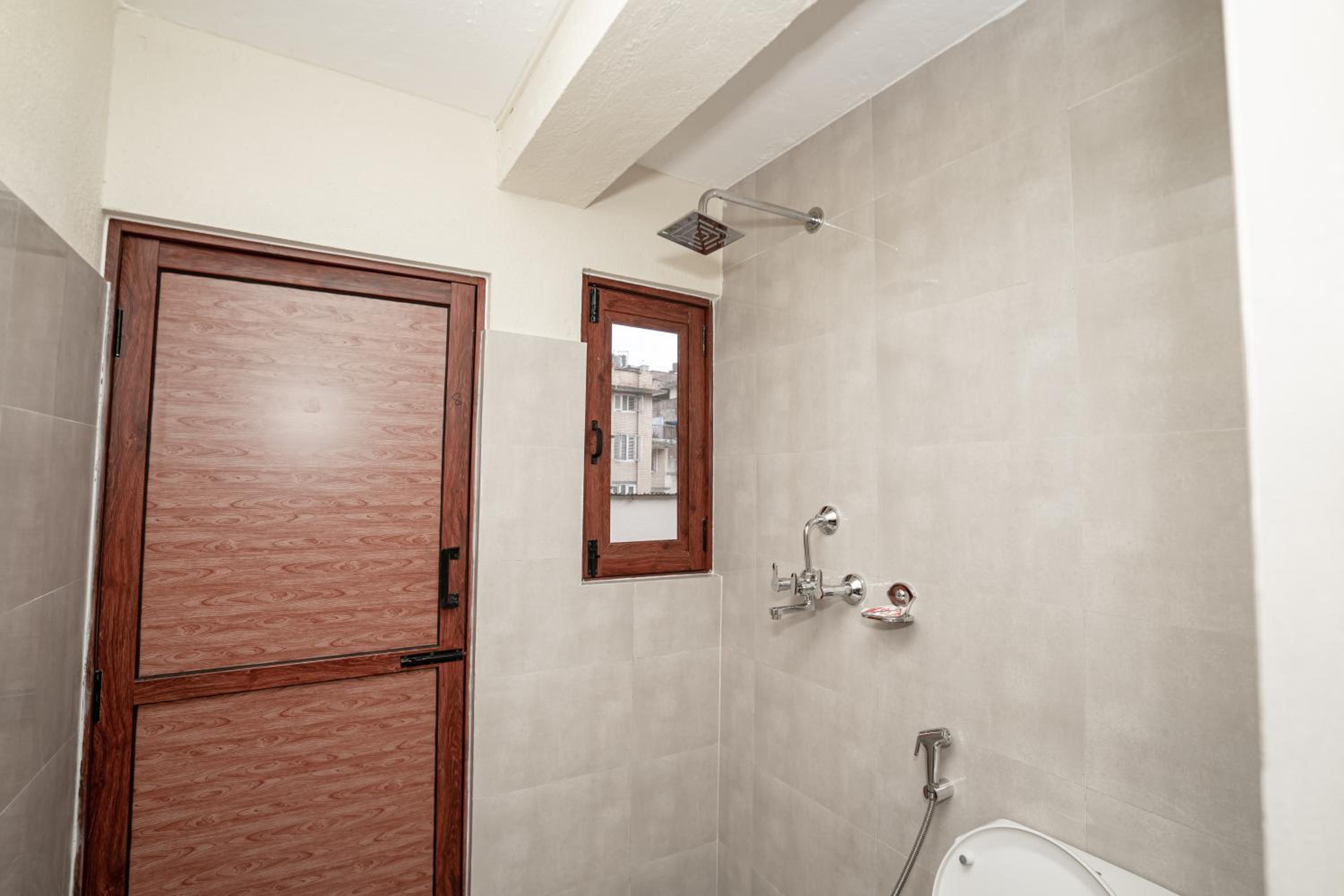 Budget Double Room - Photo 10