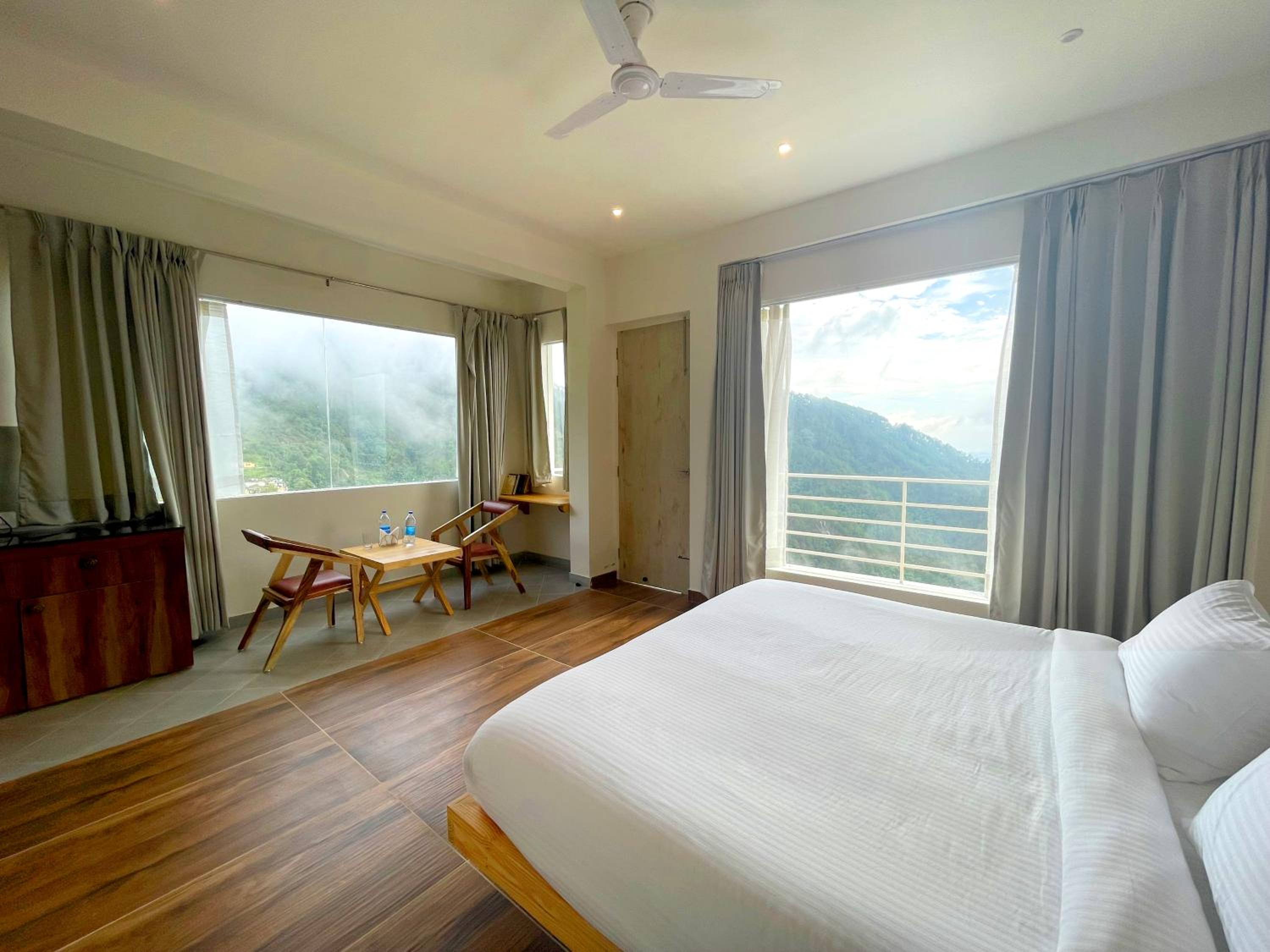 Suite with Mountain View