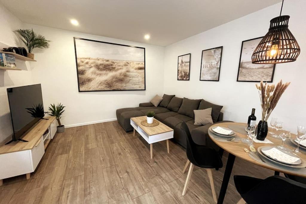 One-Bedroom Apartment photo 1