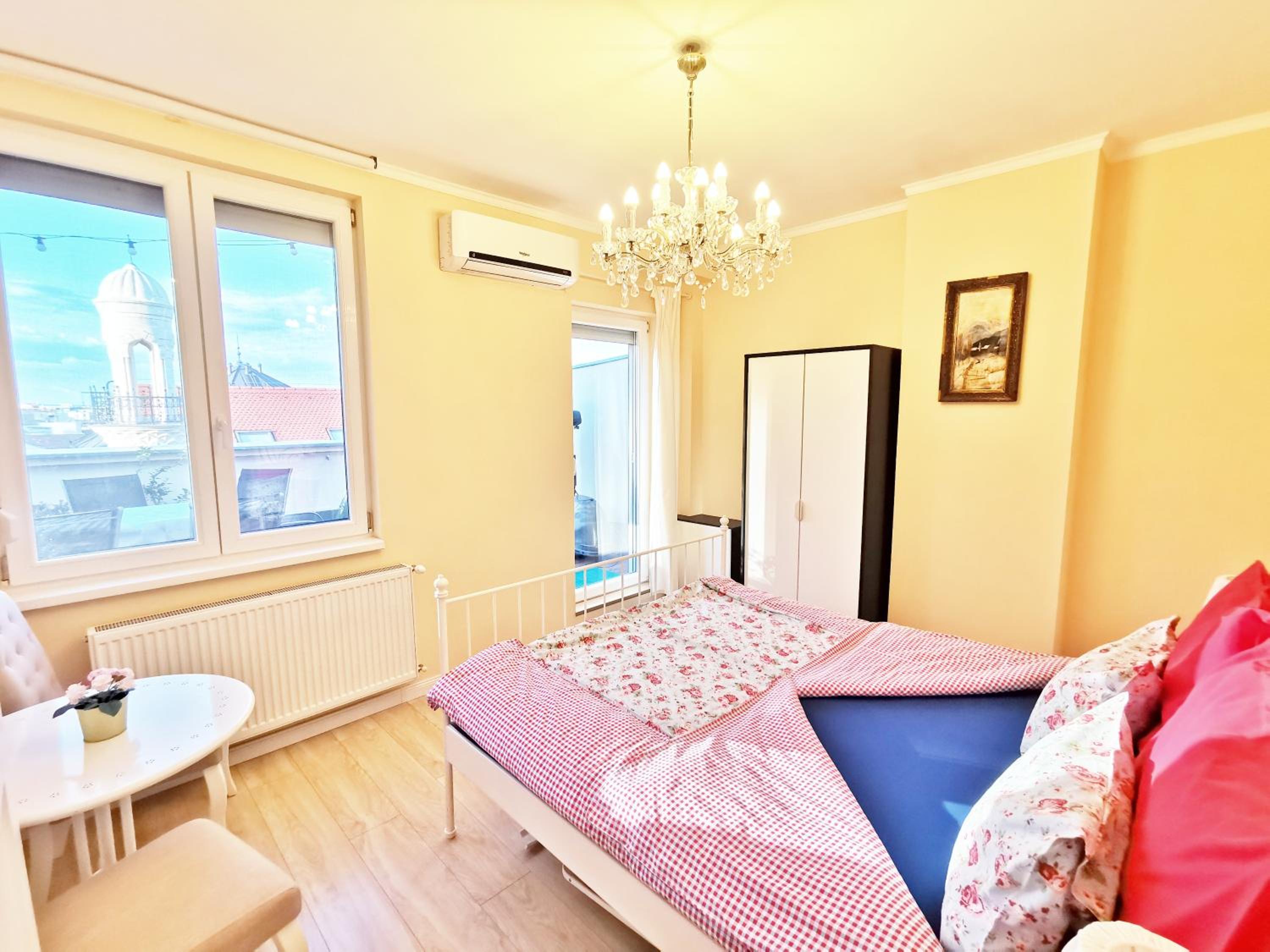 Apartment with Terrace - Photo 5