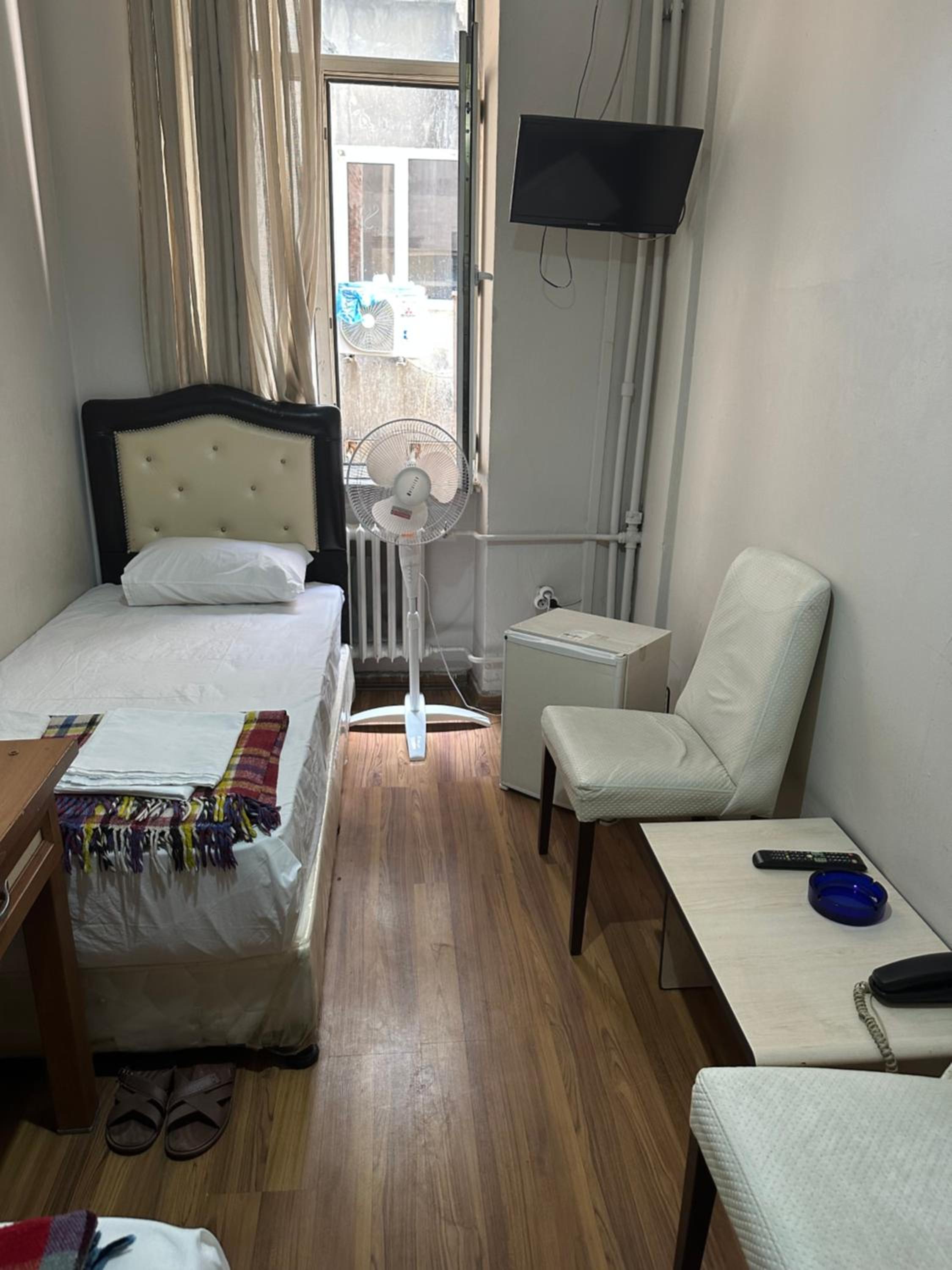 Double Room with Shared Bathroom photo 3