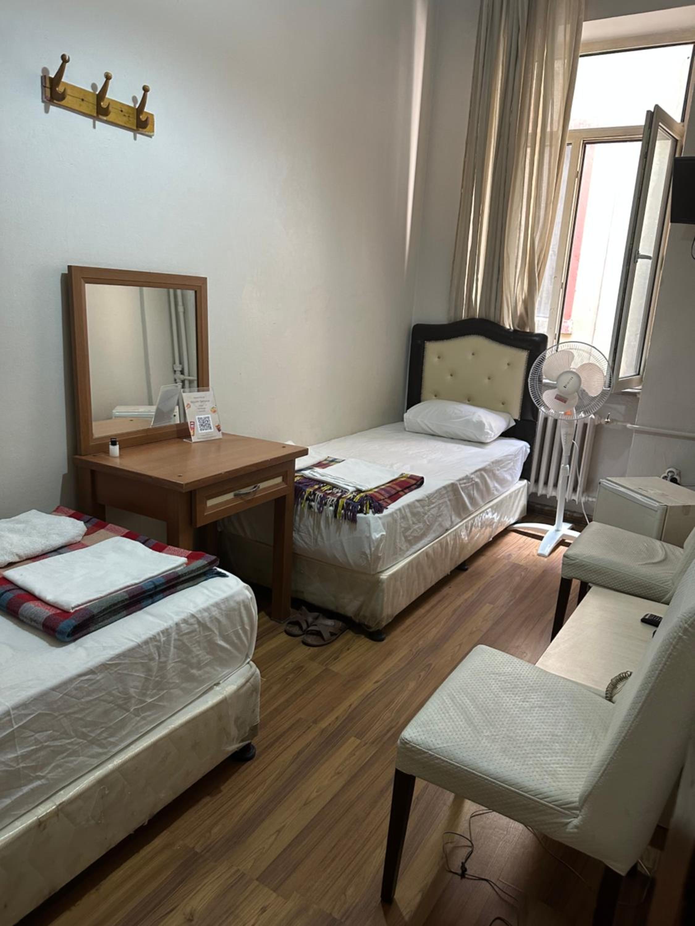 Double Room with Shared Bathroom photo 1