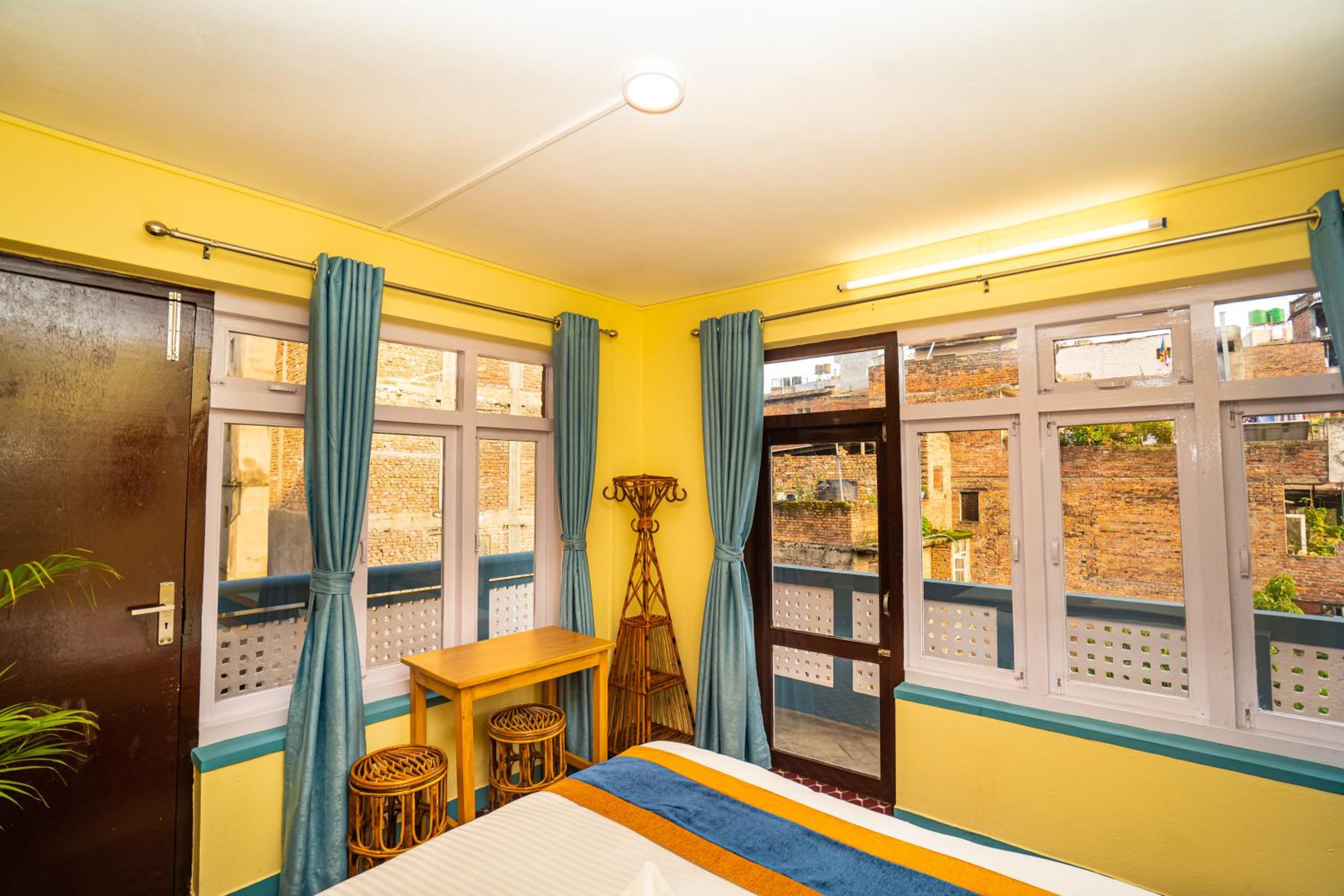 Budget Double Room - Photo 9