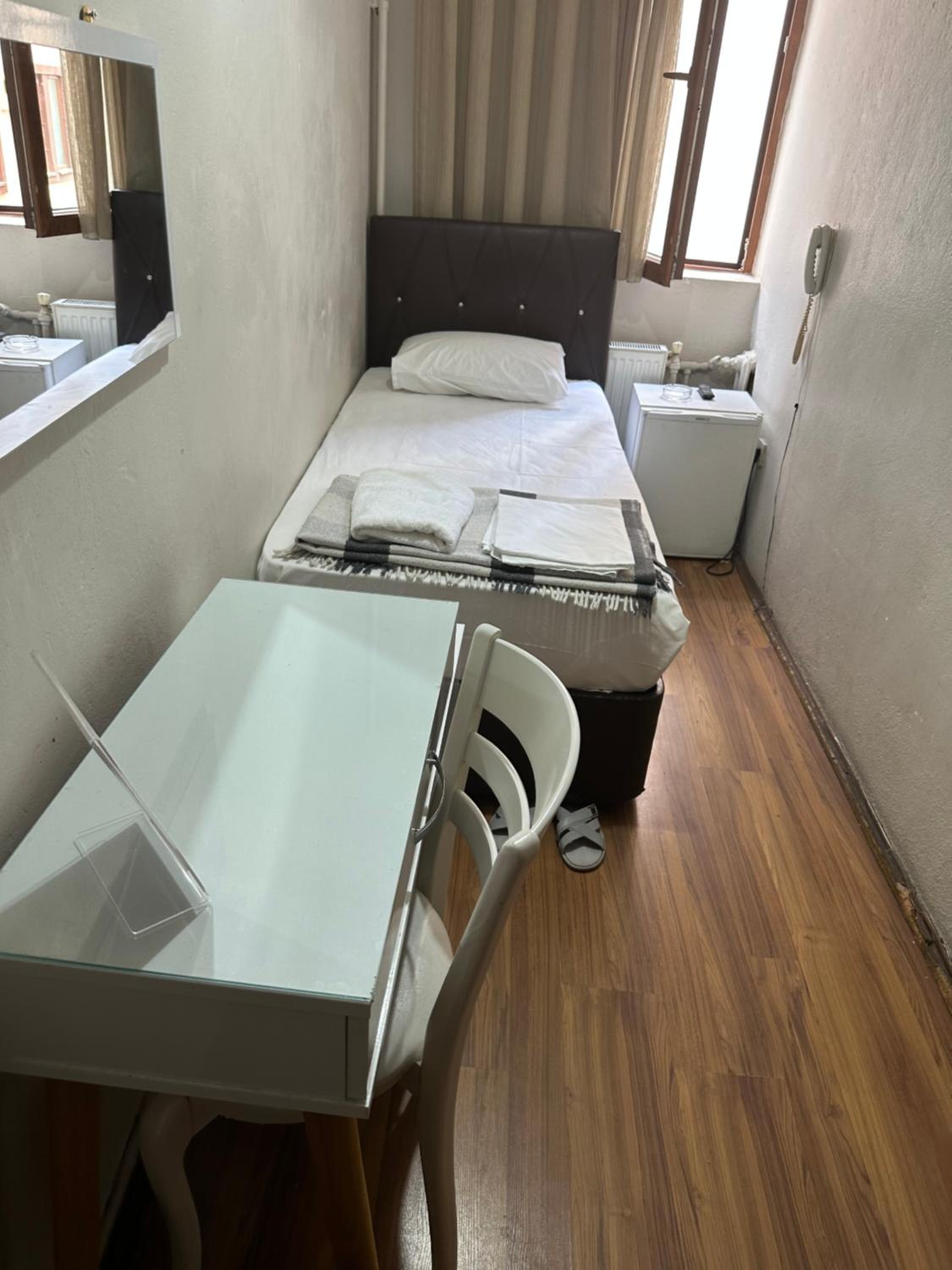 Single Room with Shared Bathroom photo 3