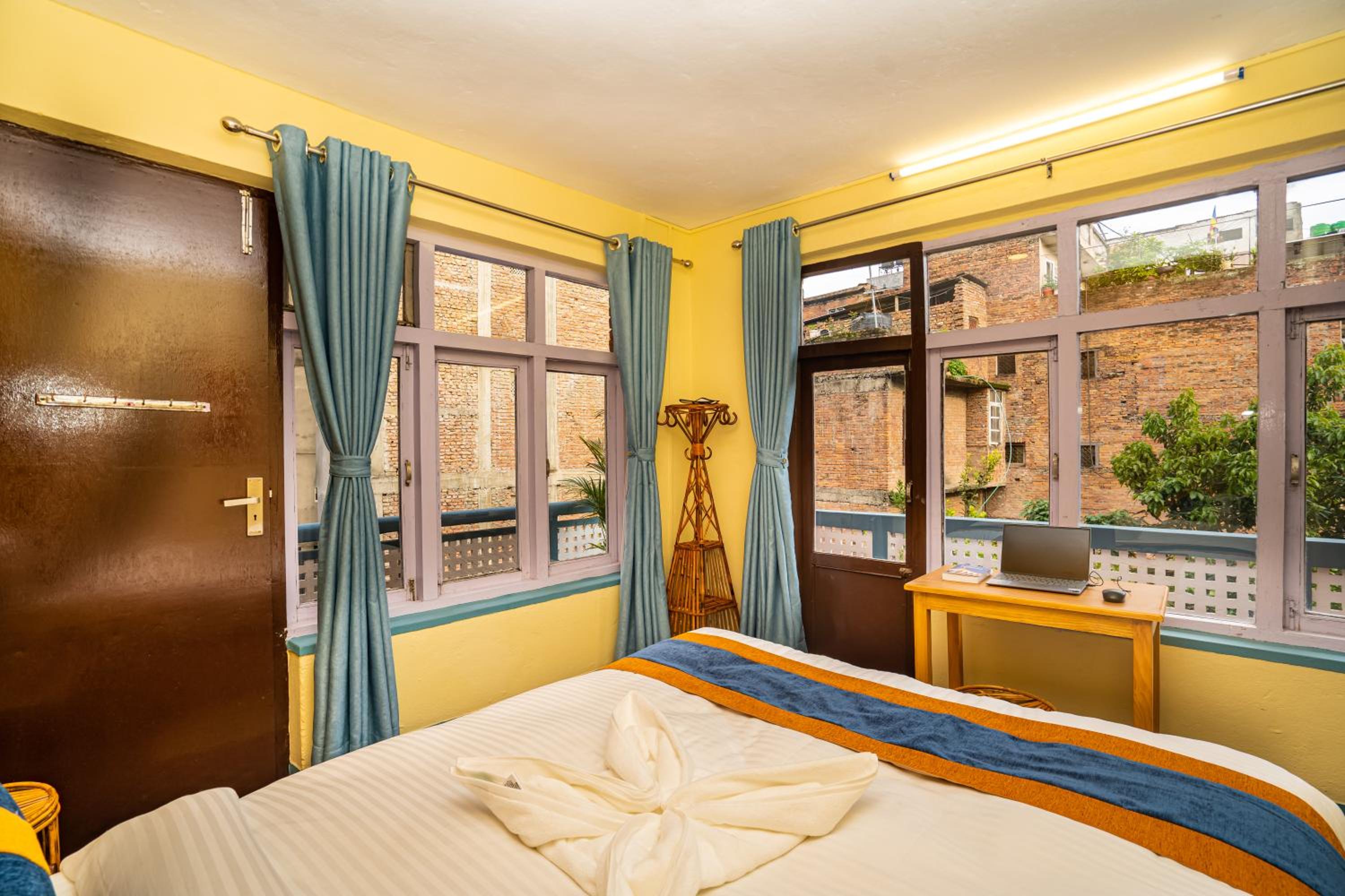 Budget Double Room - Photo 25