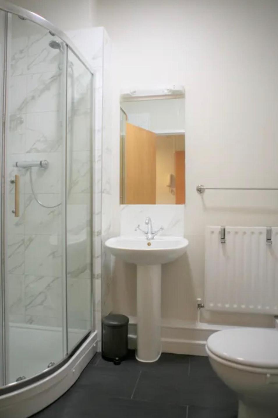 Double Room with Private Bathroom photo 3