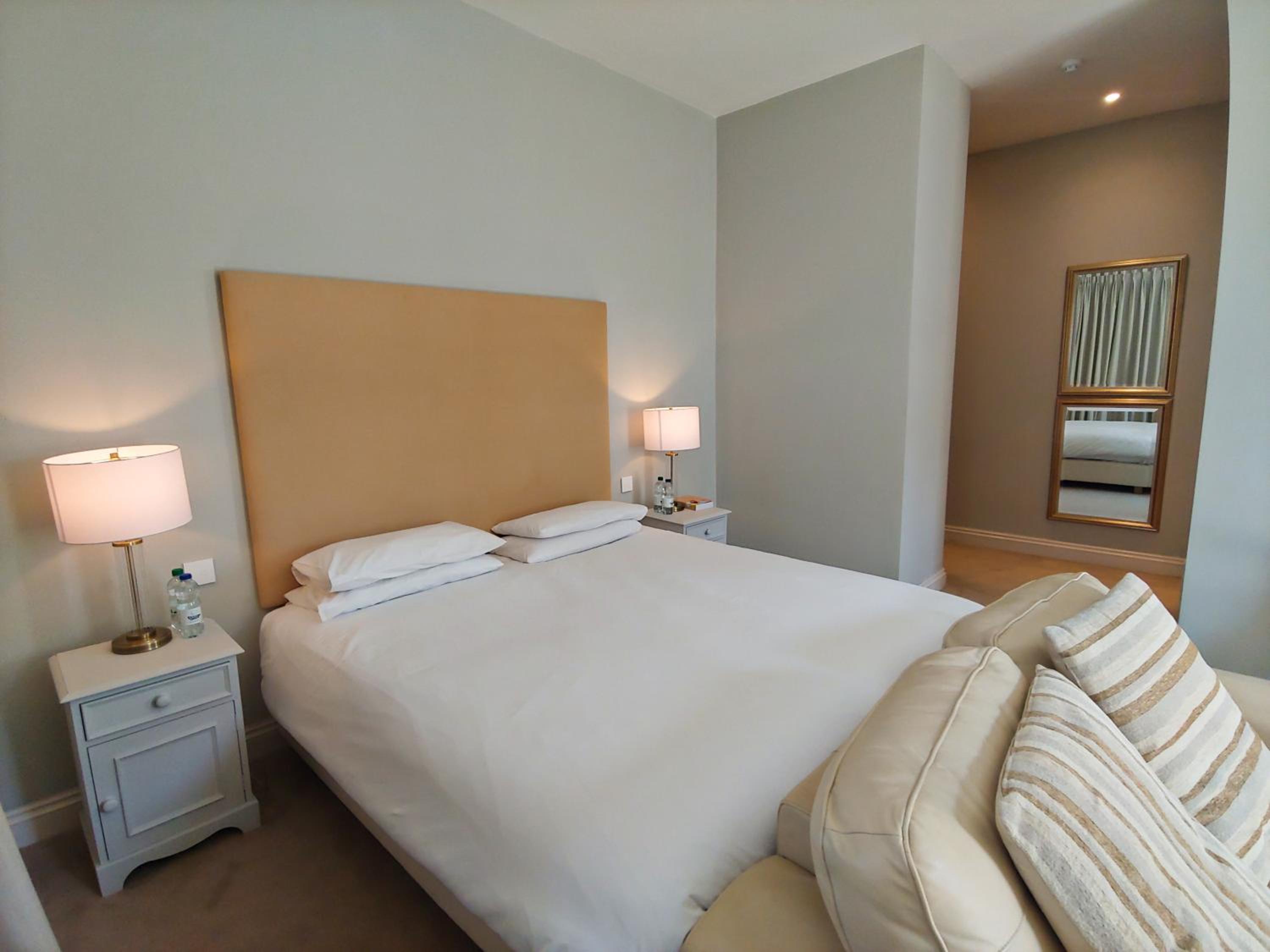 Executive Double Room with Partial Sea View and Balcony - Photo 5