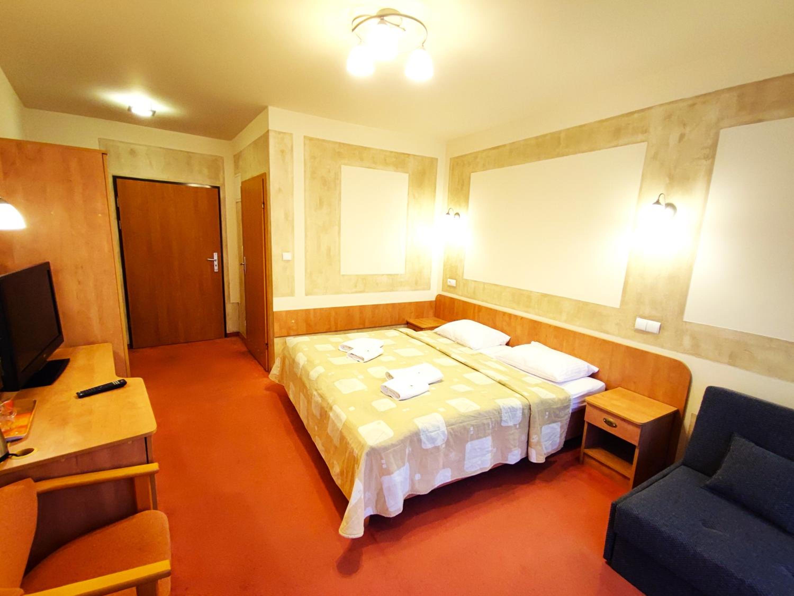 Double or Twin Room with Balcony photo 3