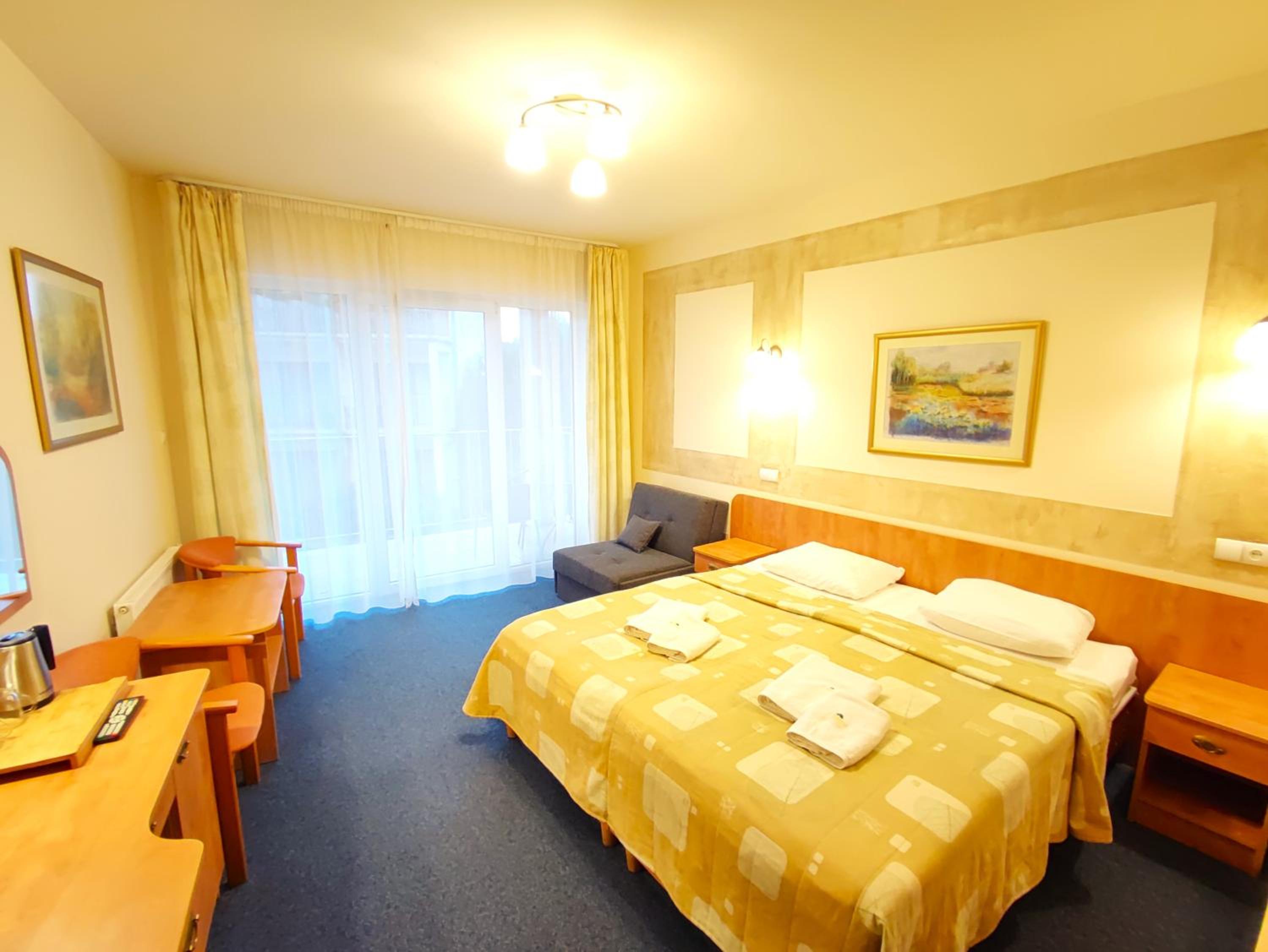 Double or Twin Room with Balcony photo 3