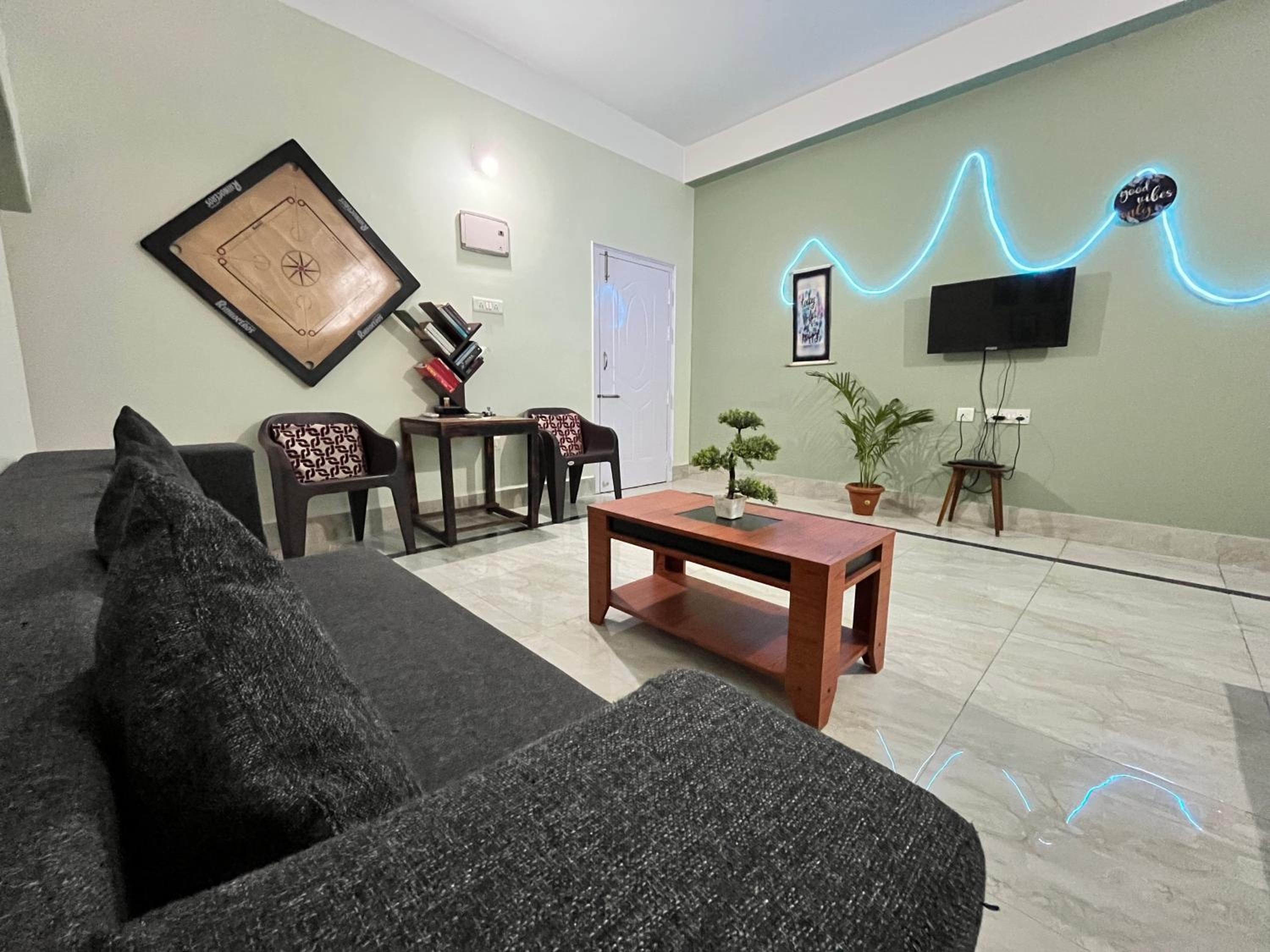 One-Bedroom Apartment photo 2