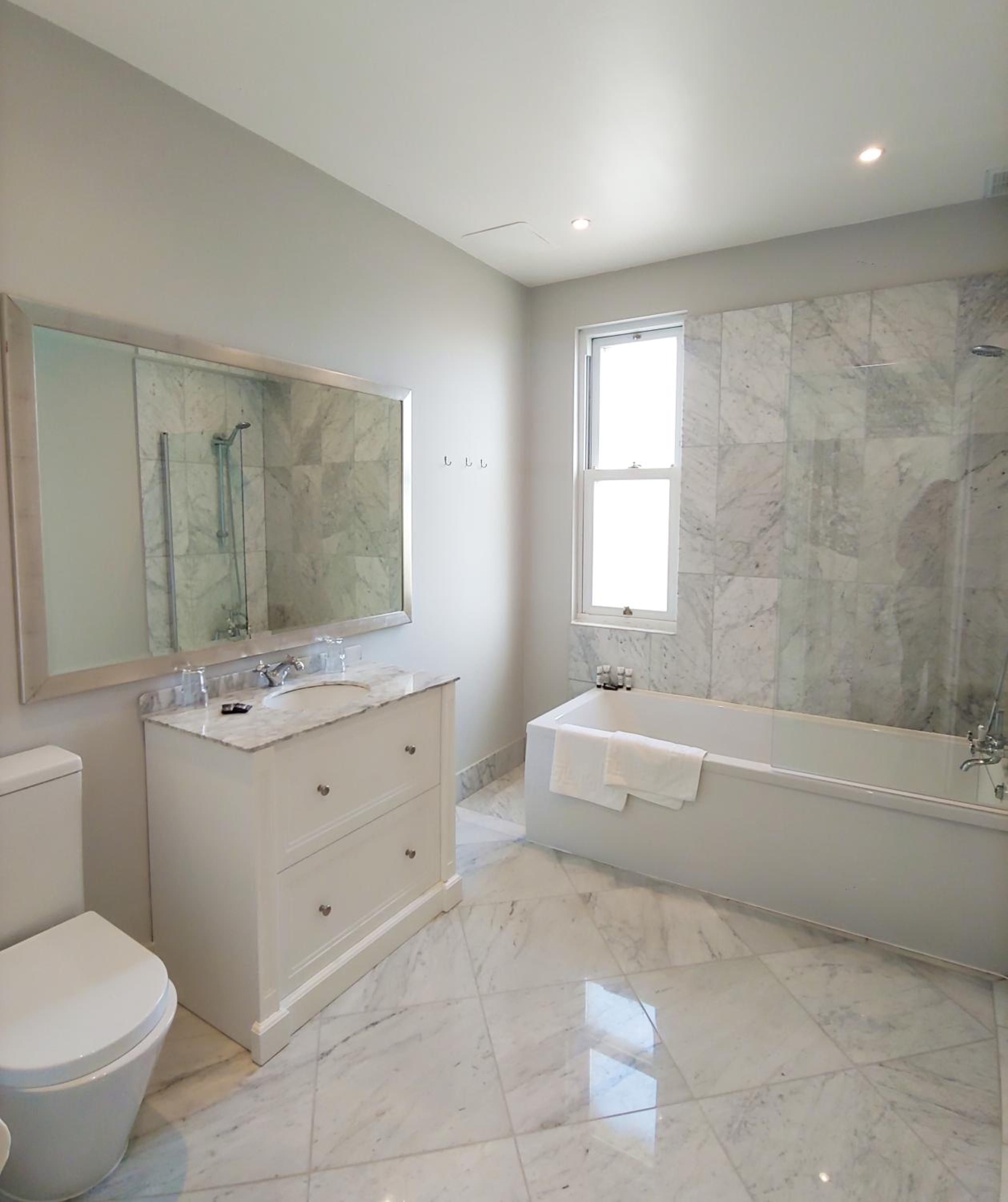 Executive Double Room with Partial Sea View and Balcony - Photo 2