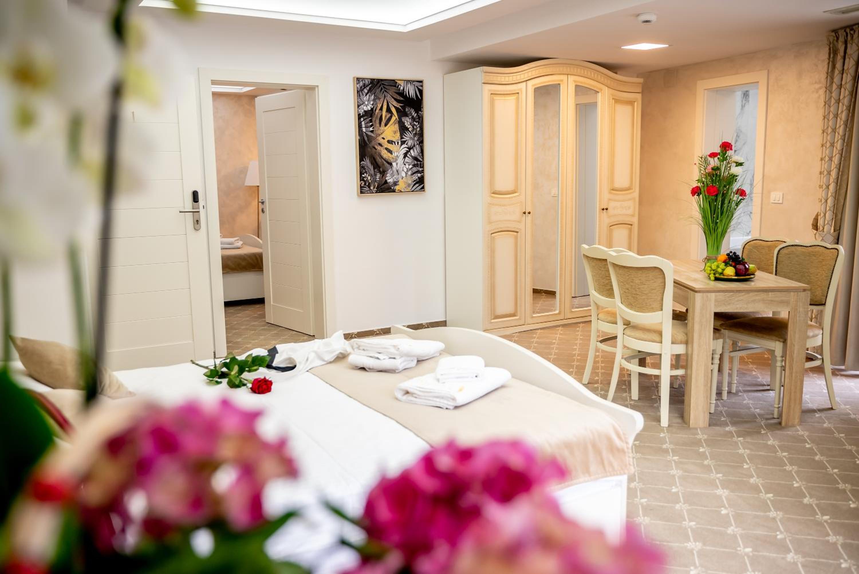 Deluxe Apartment with Private Spa photo 2