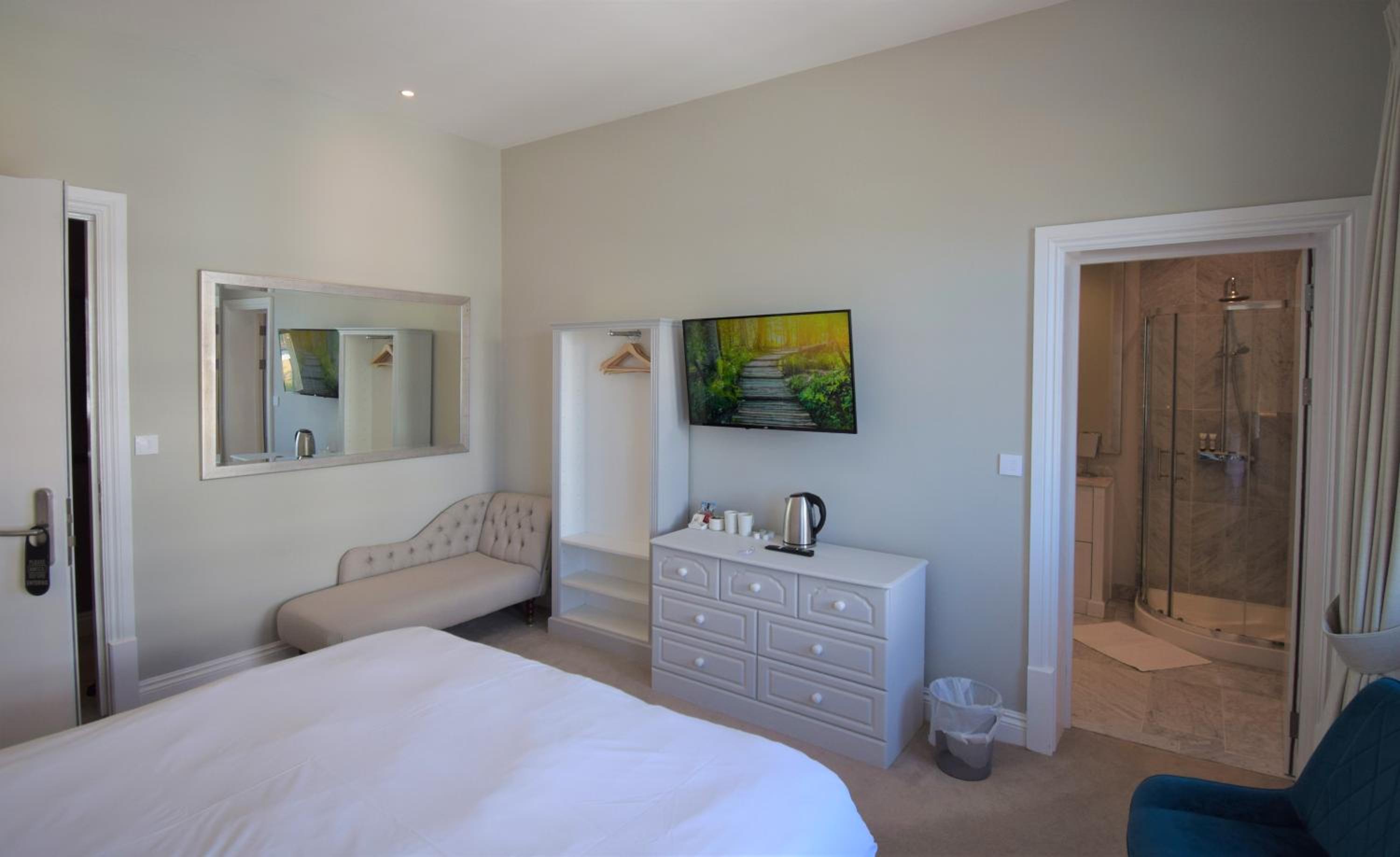 Deluxe Double Room, Partial Sea View - Photo 7