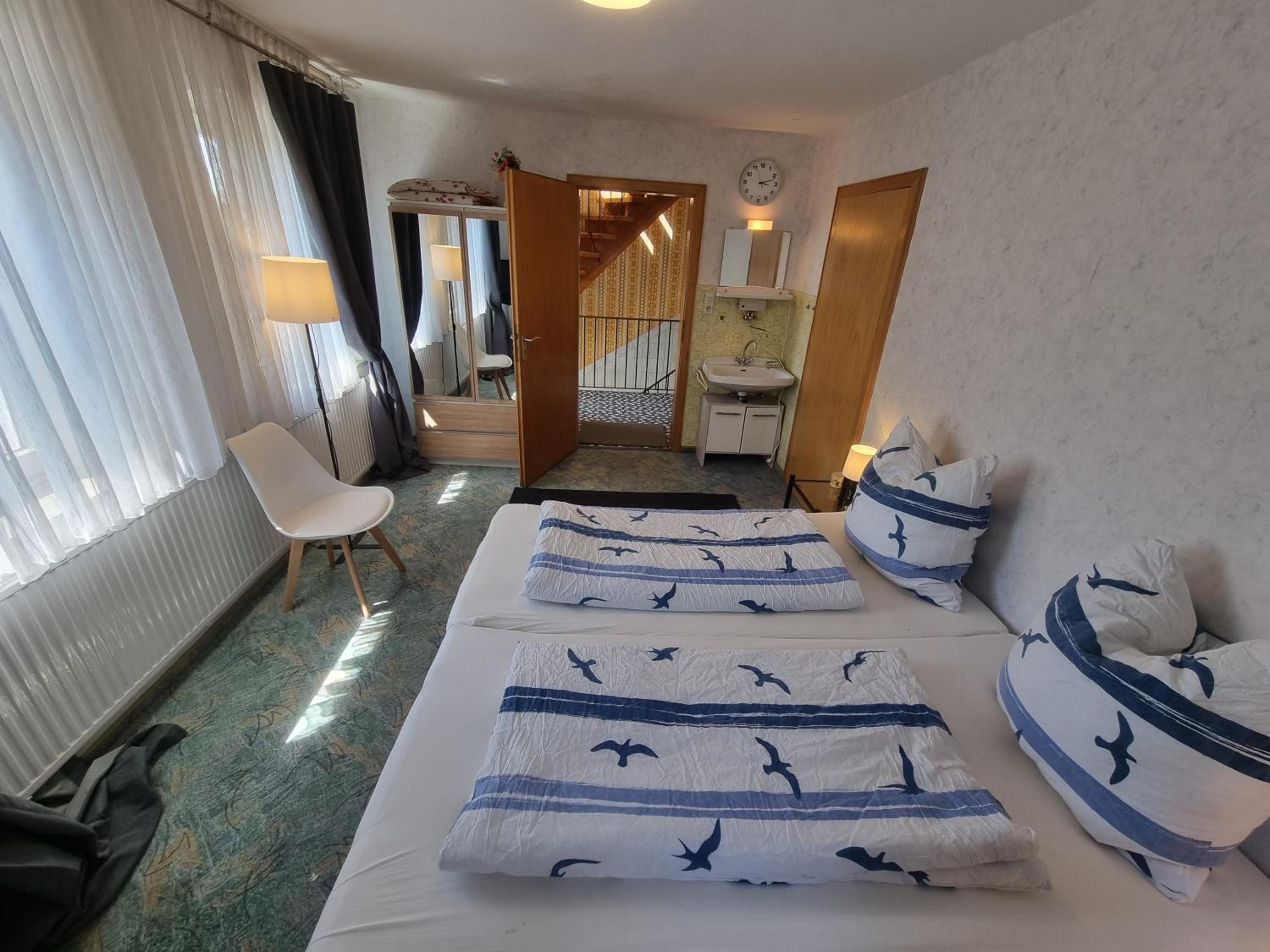 Double Room with Shared Bathroom photo 3