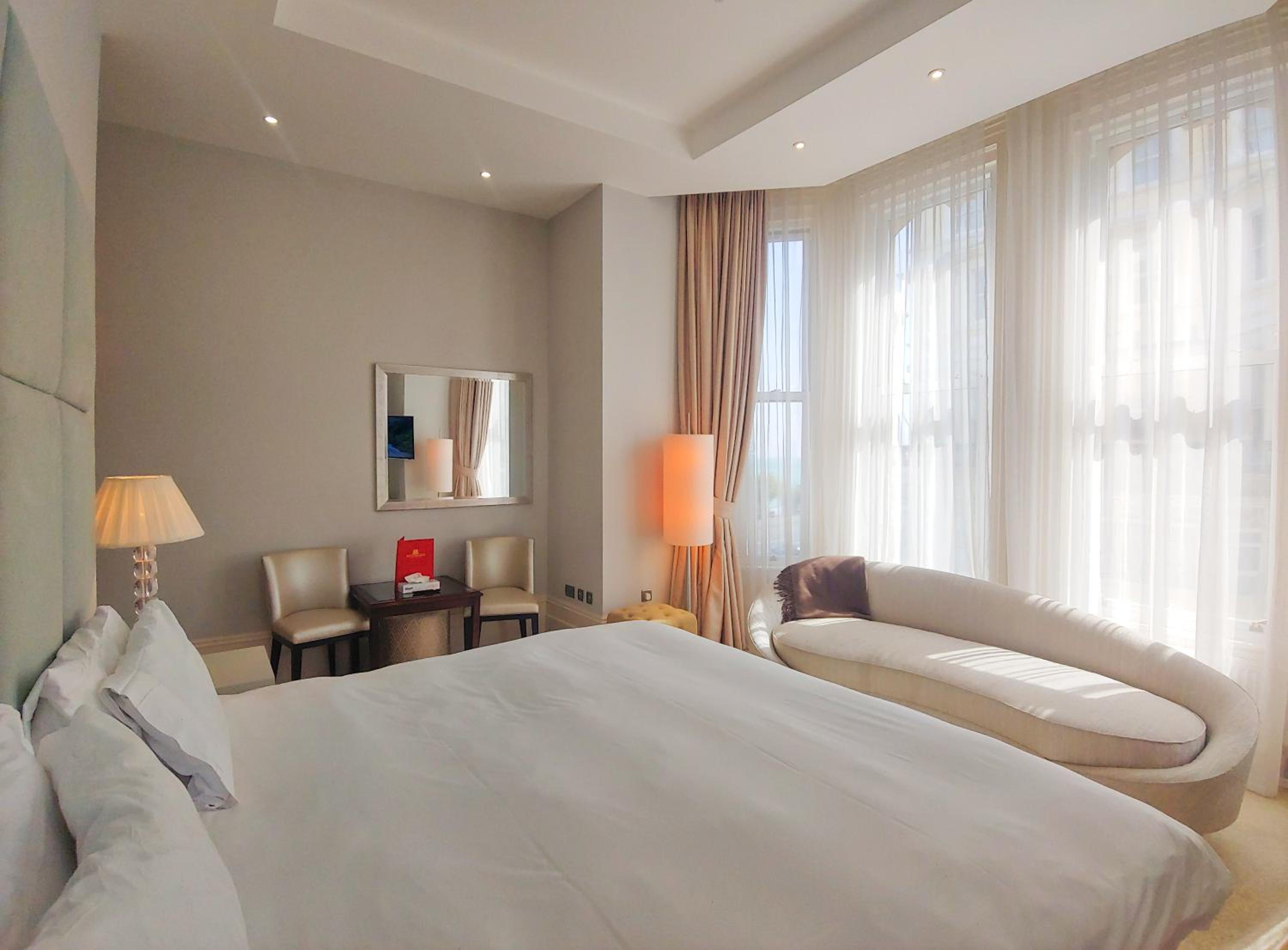 Executive Room with Partial Sea View - Photo 7