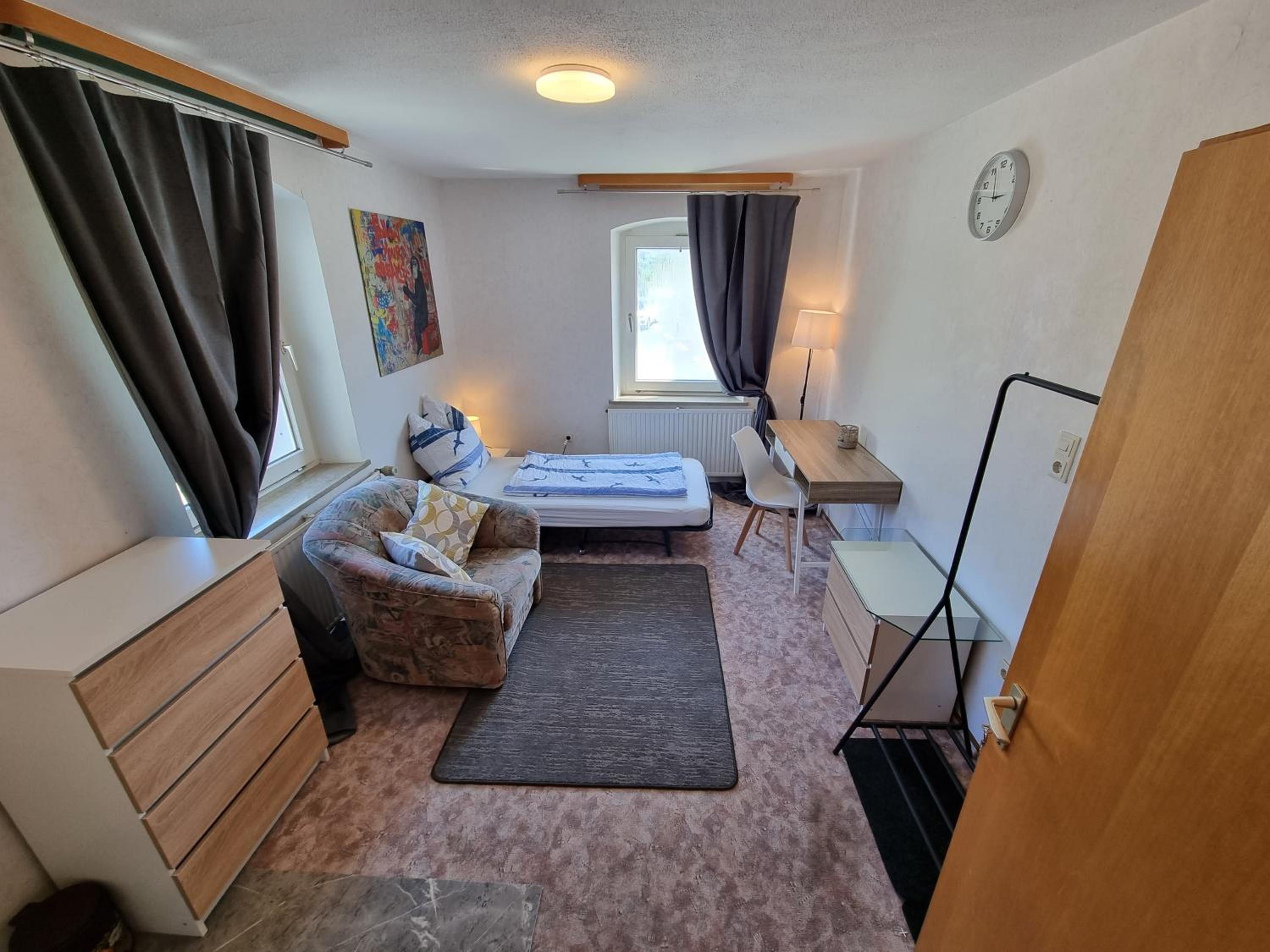Single Room with Shared Shower and Toilet photo 2