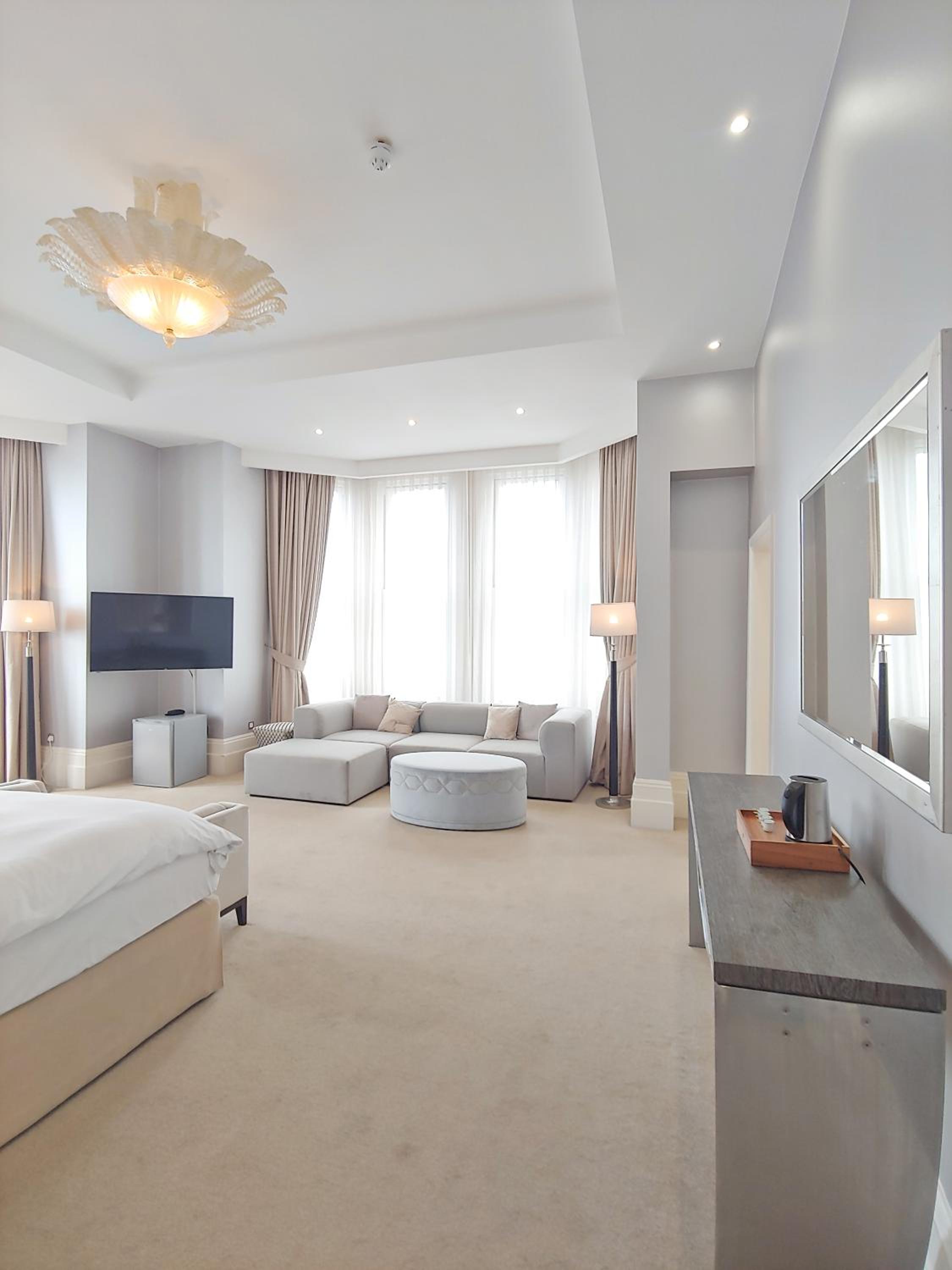 Junior Suite with Sea View - Photo 3