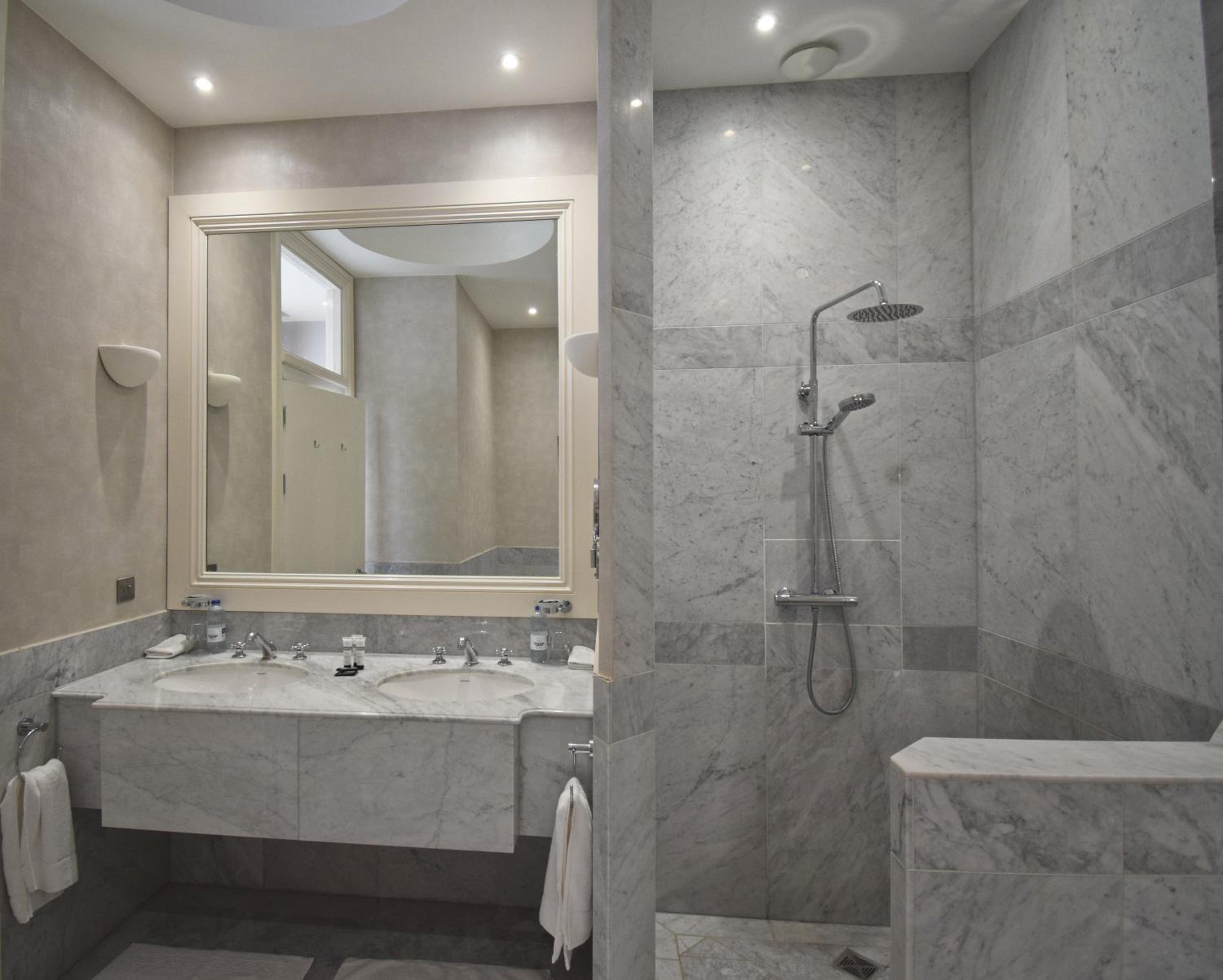 Junior Suite with Sea View - Photo 16