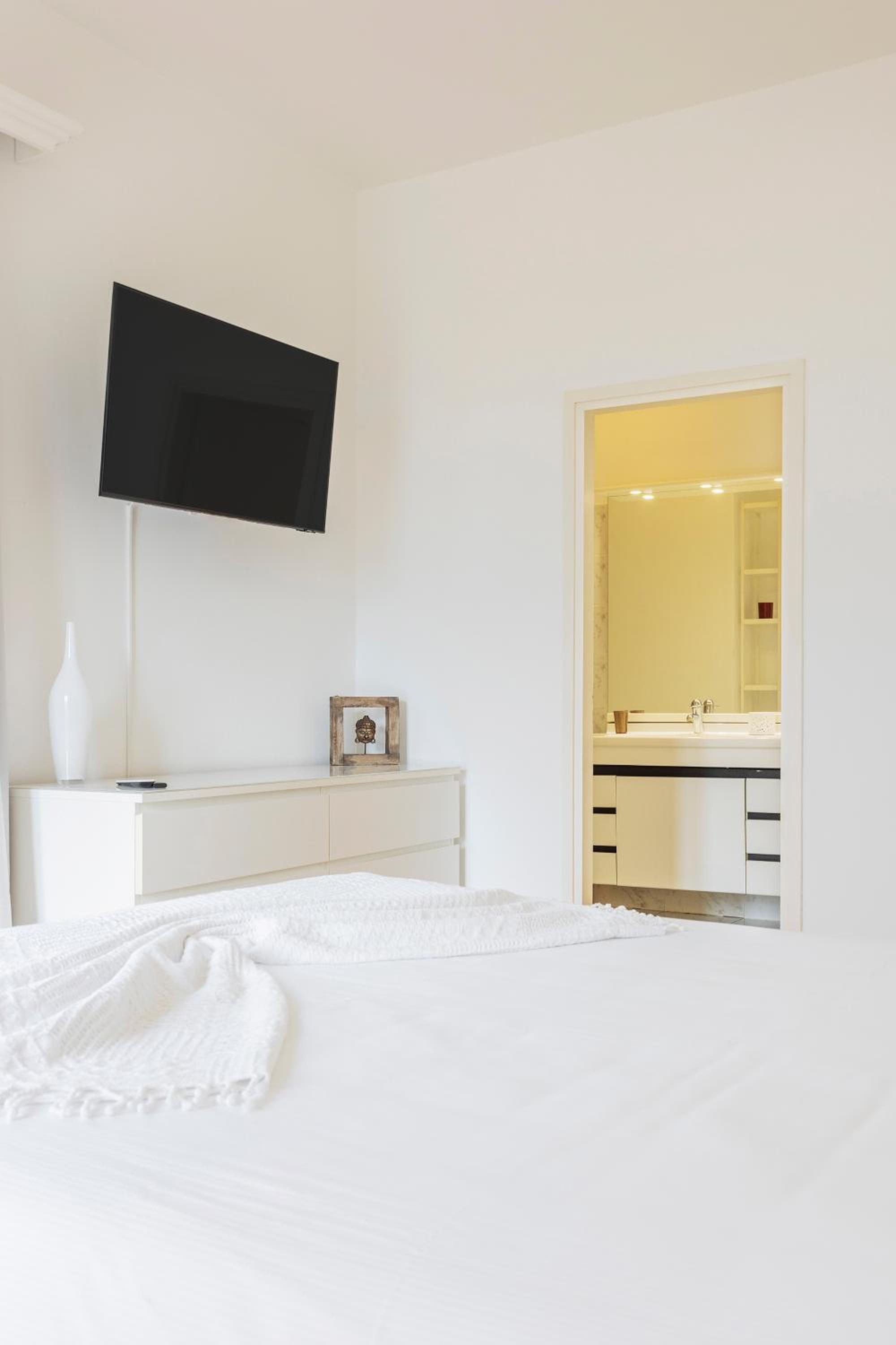 Three-Bedroom Apartment - Photo 1